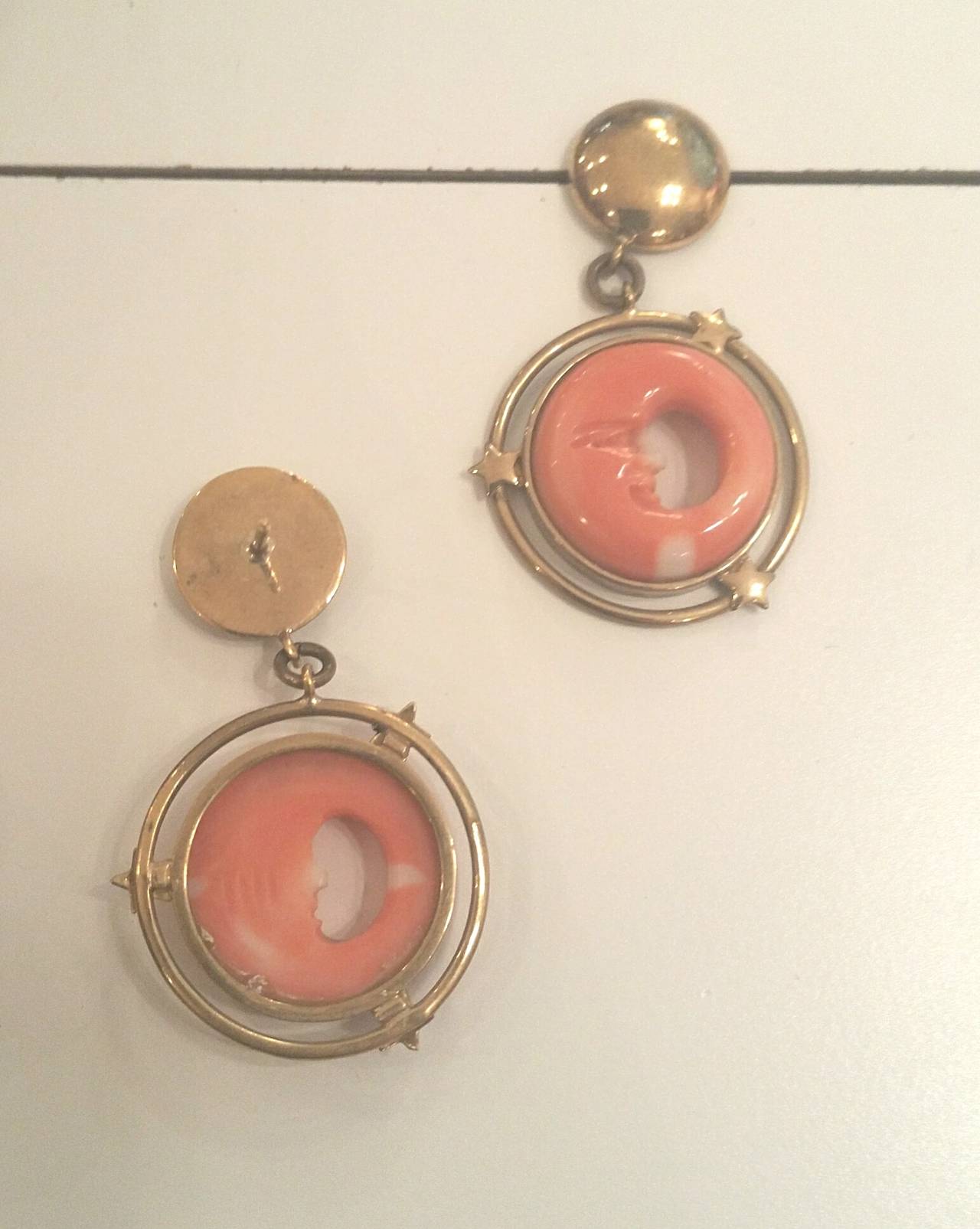 Boucles d'oreilles lune corail en or 18k des années 1980 Neuf - En vente à Capri, IT