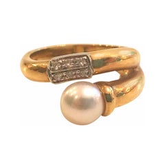1980s 18kt gold ring with pearl and 6 small diamonds