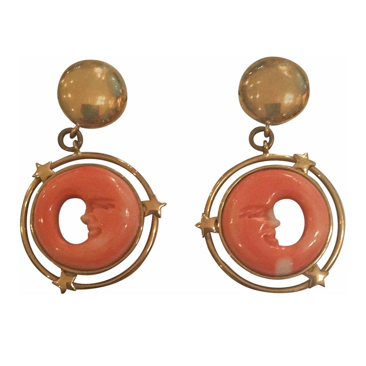 Boucles d'oreilles lune corail en or 18k des années 1980 en vente
