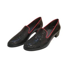 2000s Stuart Weitzman black and red varnish shoes