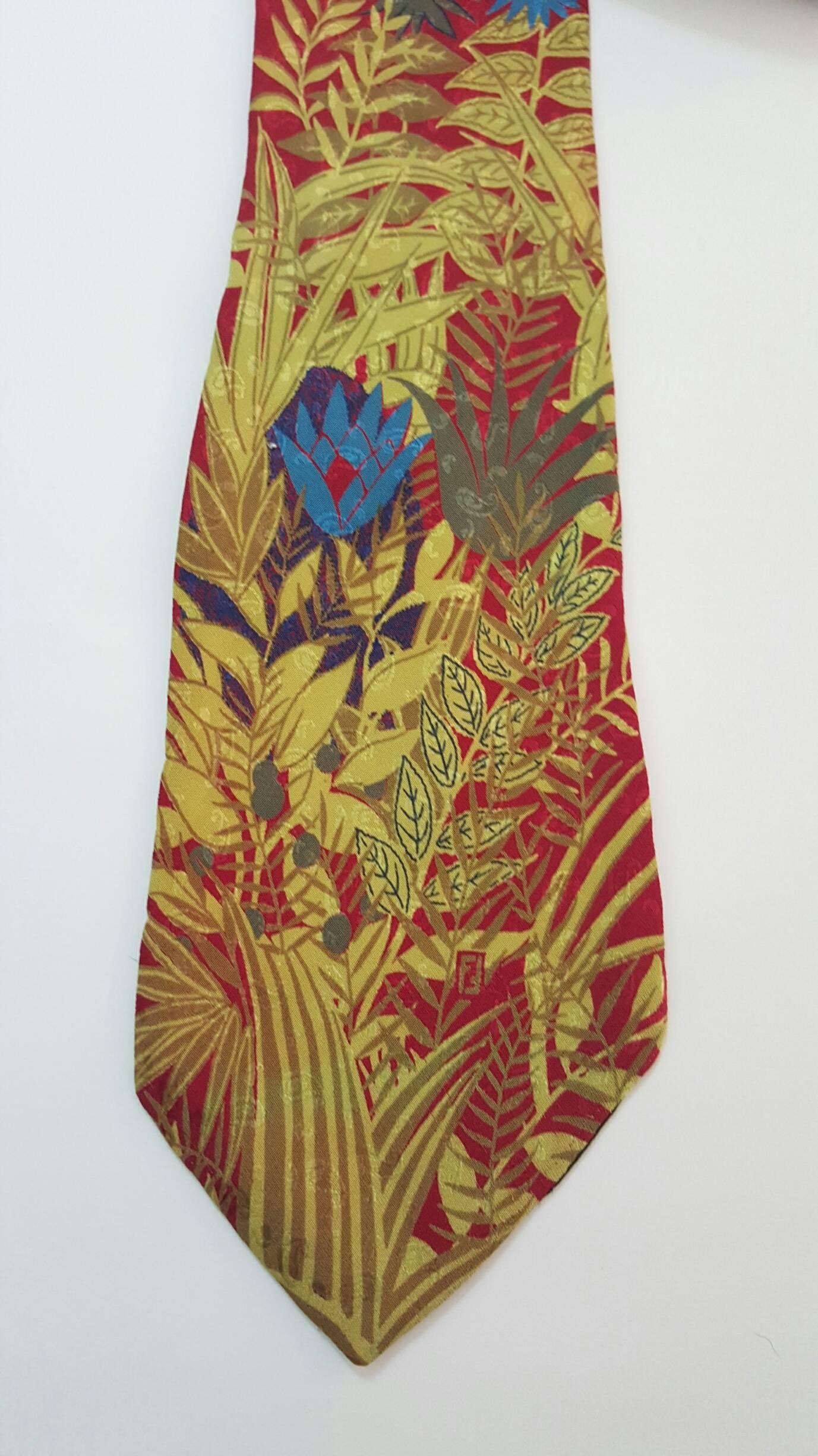 1990s Fendi red leaves tie
totally made in italy 100% Silk