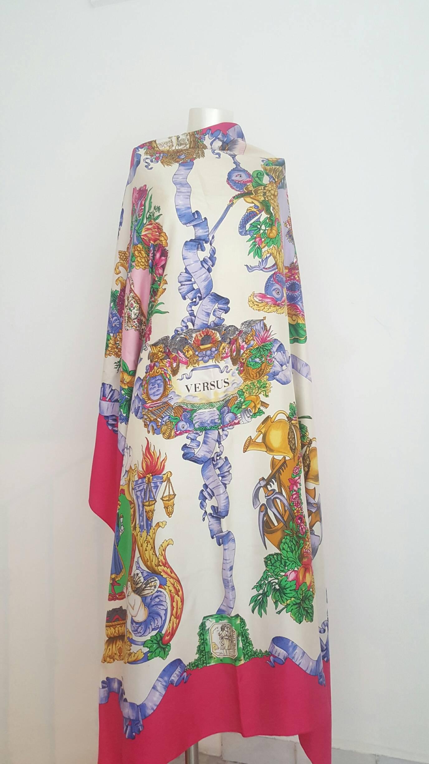 1980s Gianni Versace oversize foulard In Excellent Condition In Capri, IT