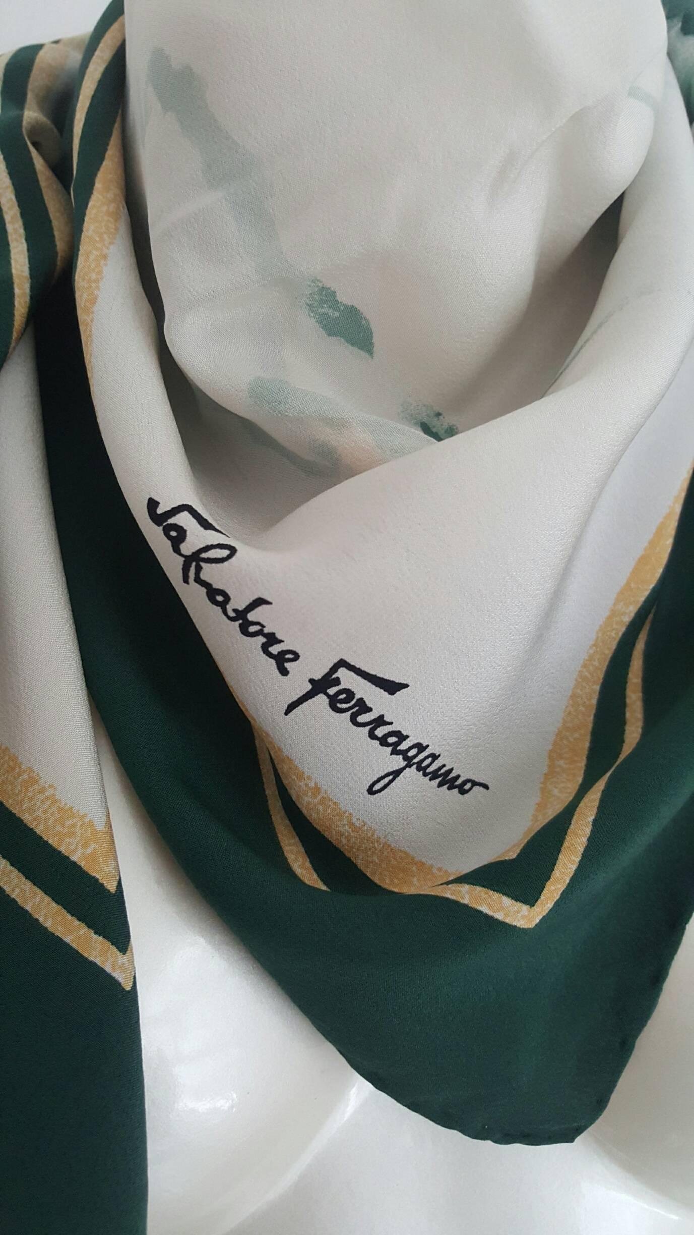 1990s Salvatore Ferragamo white and green delphins foulards In Excellent Condition In Capri, IT