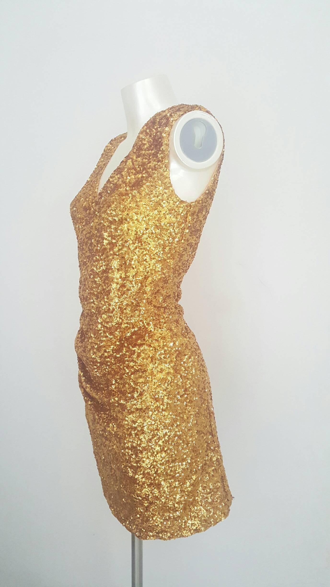 2000er Halston Heritage Goldfarbenes Kleid mit Paillettenverzierung (Braun) im Angebot