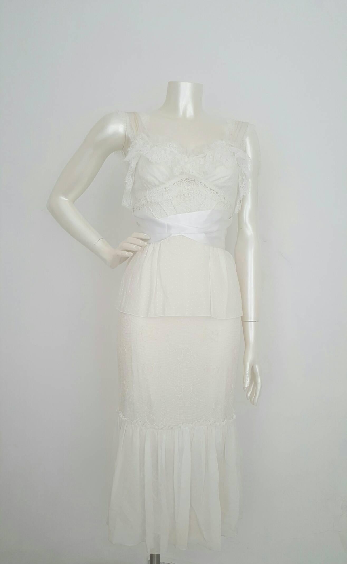 1990s Dolce & Gabbana White dress totally made in italy in italian size range 40
still with tags original price was 2250,00
composition: 58 cotton 10 elatane 2 nylon 10 silk 20 rayon
lining 100 silk