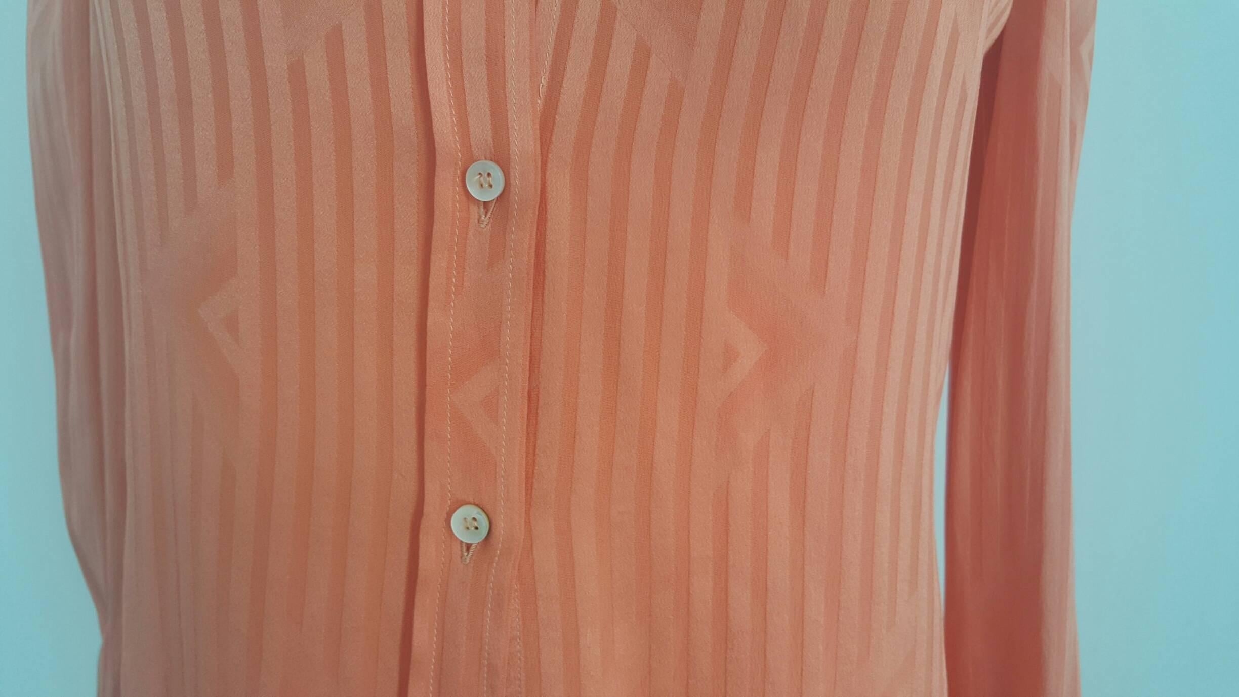 1990s Valentino peach shirt 100% Silk In Excellent Condition In Capri, IT