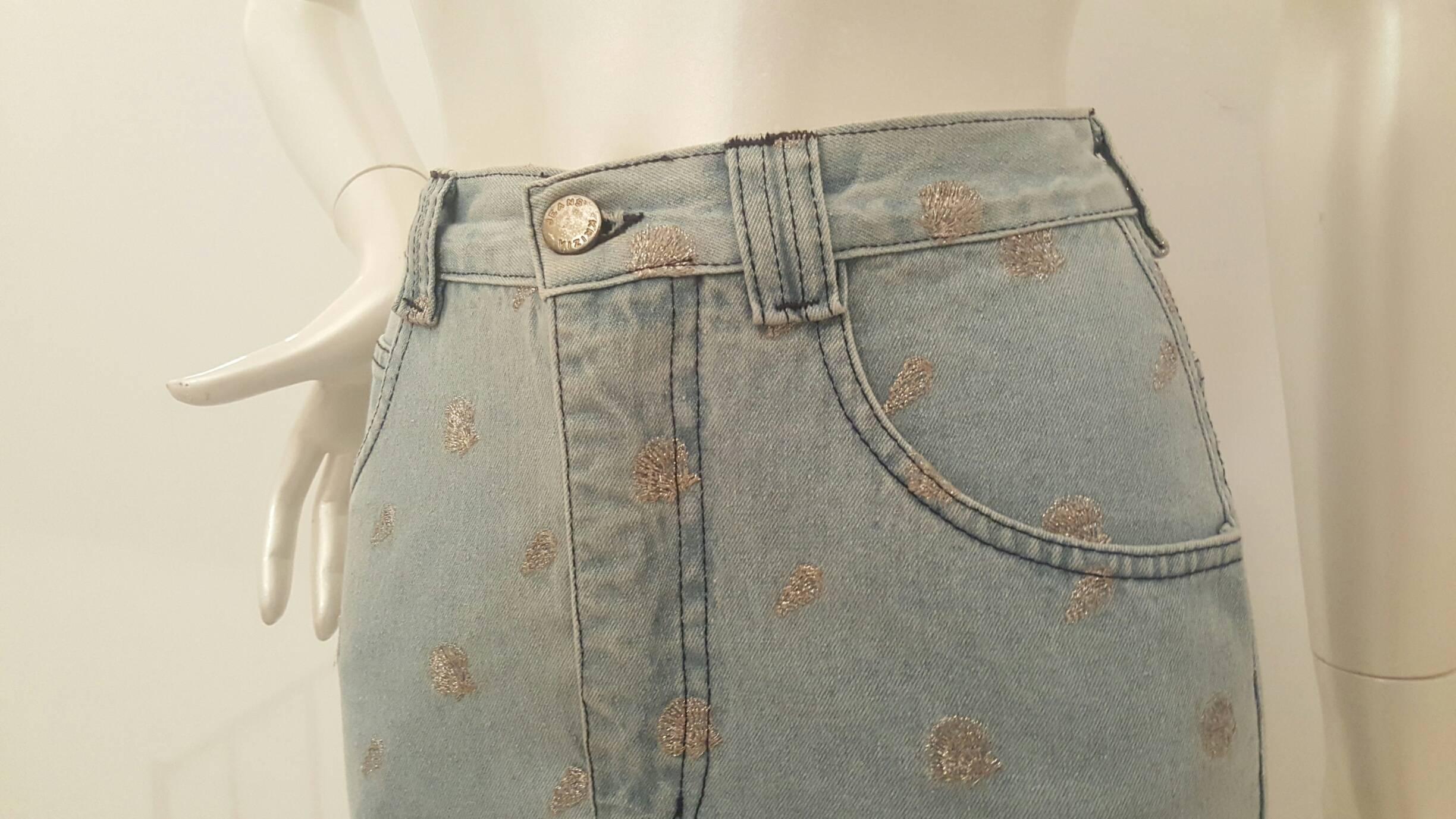 1980s Krizia denim skirt in denim size 27 which corresponds to italian size range 41
silver designs all over
totally made in italy in 100% cotton