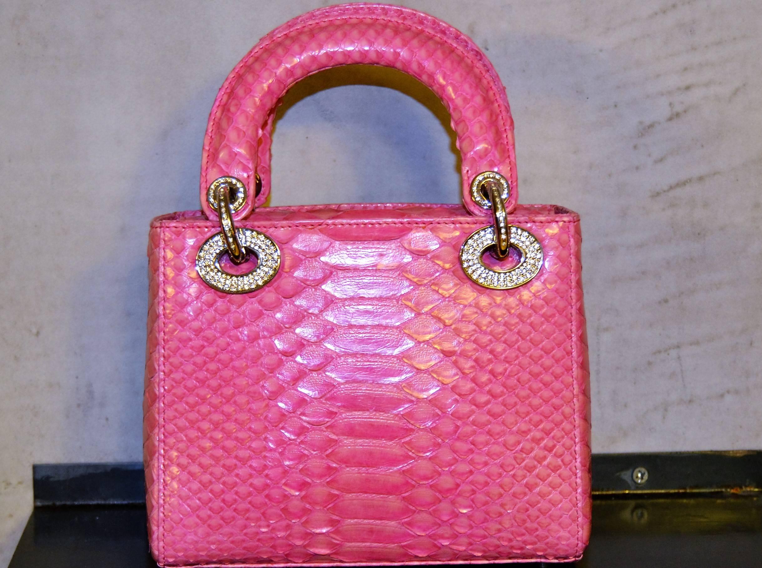 2000er Christian Dior rose mini Dior in Python mit Swarovski im Zustand „Neu“ in Capri, IT