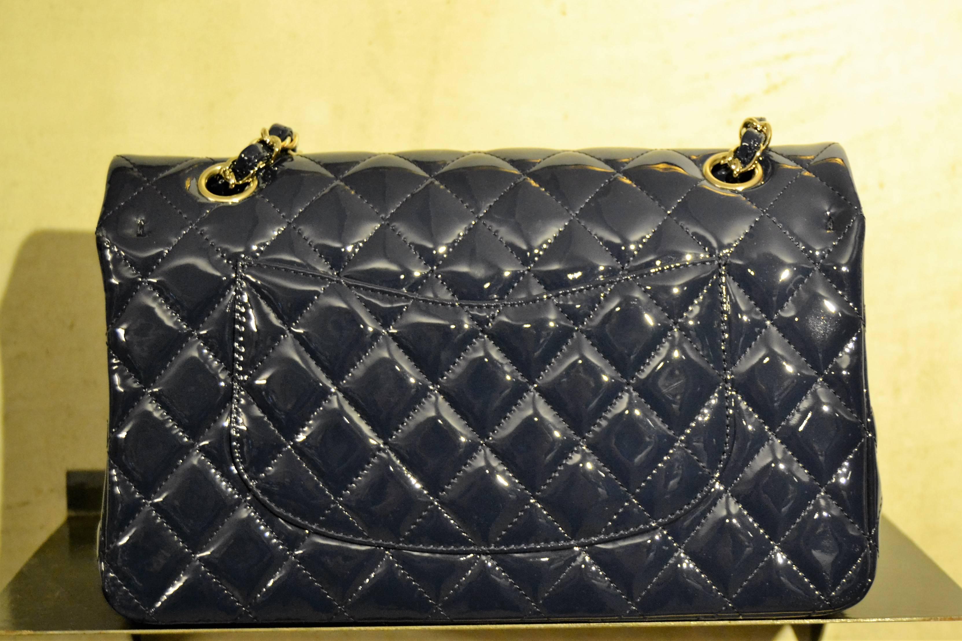 2000s Chanel blu vernish bag In New Condition In Capri, IT