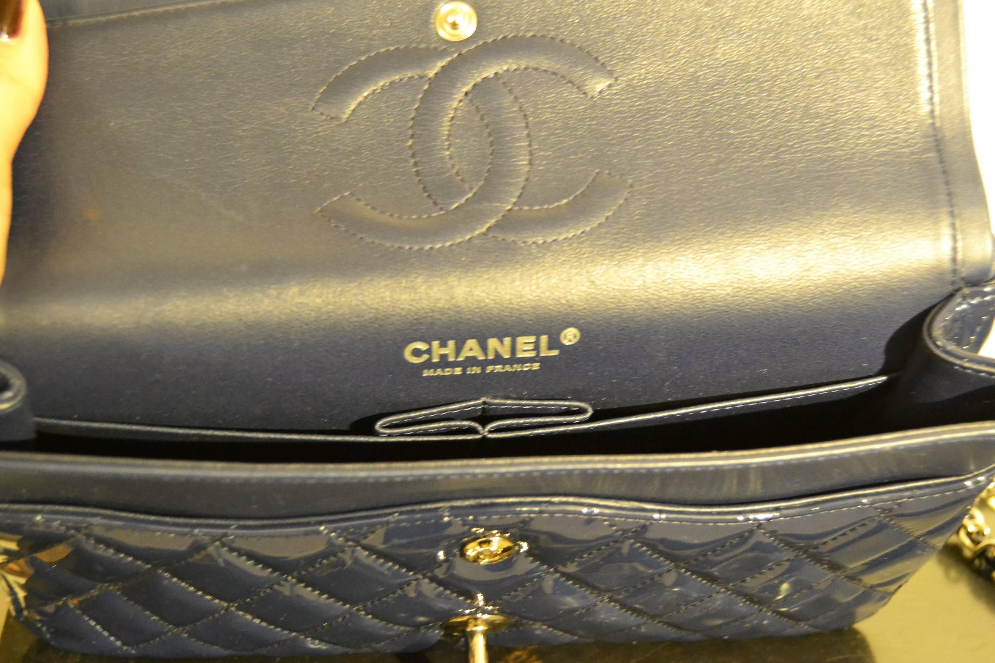 Women's 2000s Chanel blu vernish bag