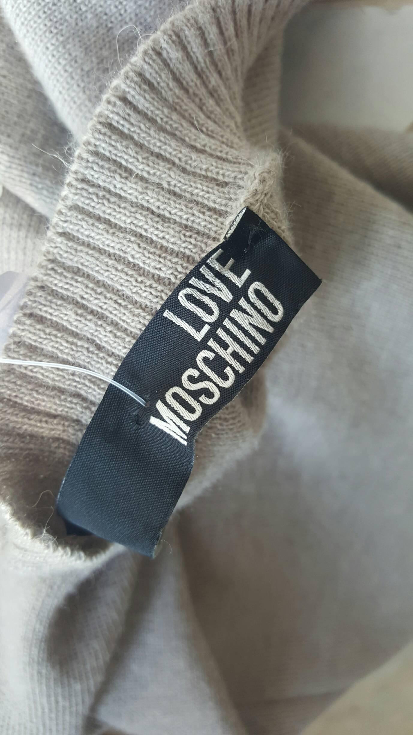 Gris Robe Love Moschino beige chair (années 1990) en vente
