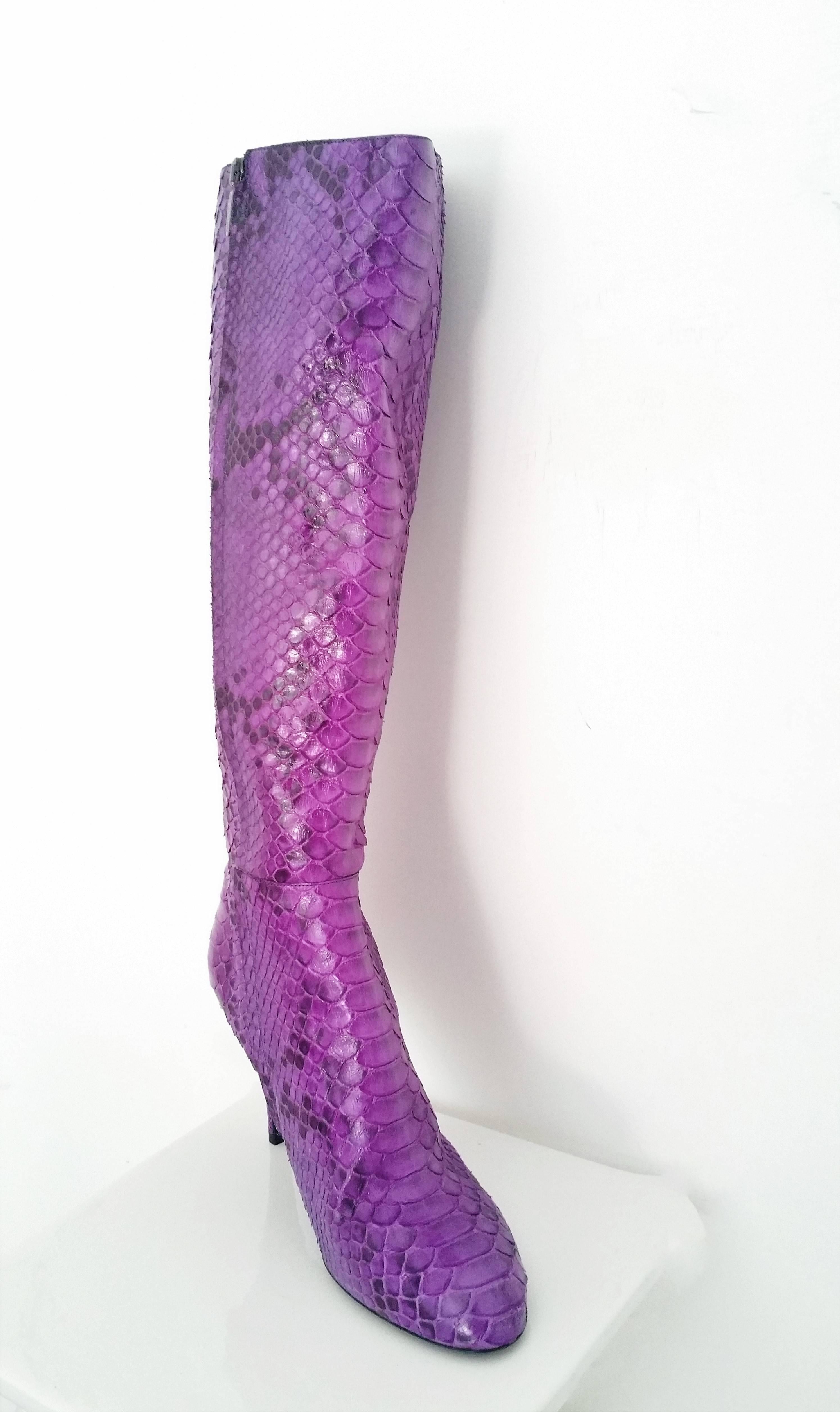 1990s Sergio Rossi unworn purple python boots italian size range 39,5 fits smaller like a 38.5 

Retail price more 3k