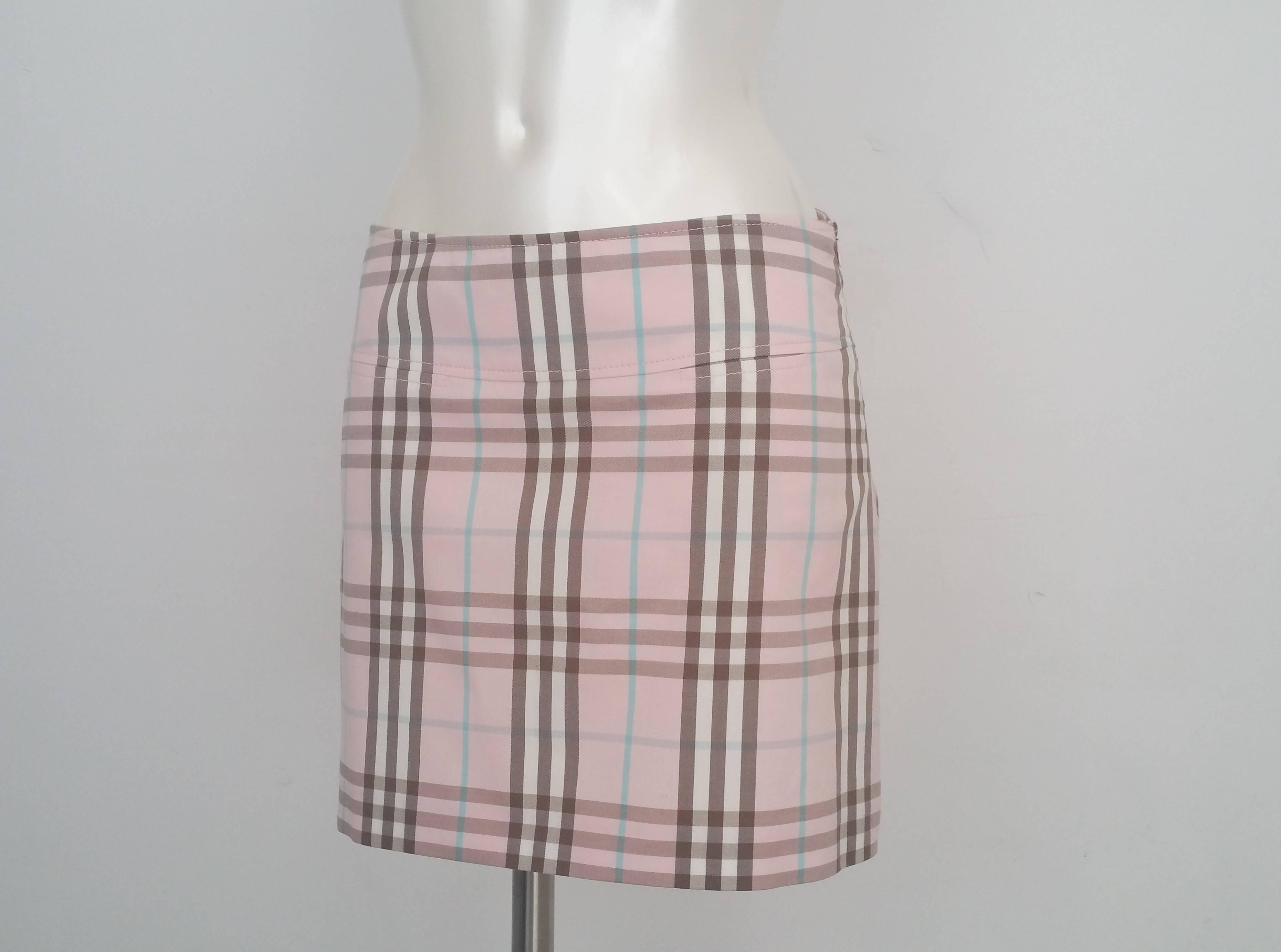 1990s Burberry London Skirt 
Waist is 76 cm
lenght 38cm