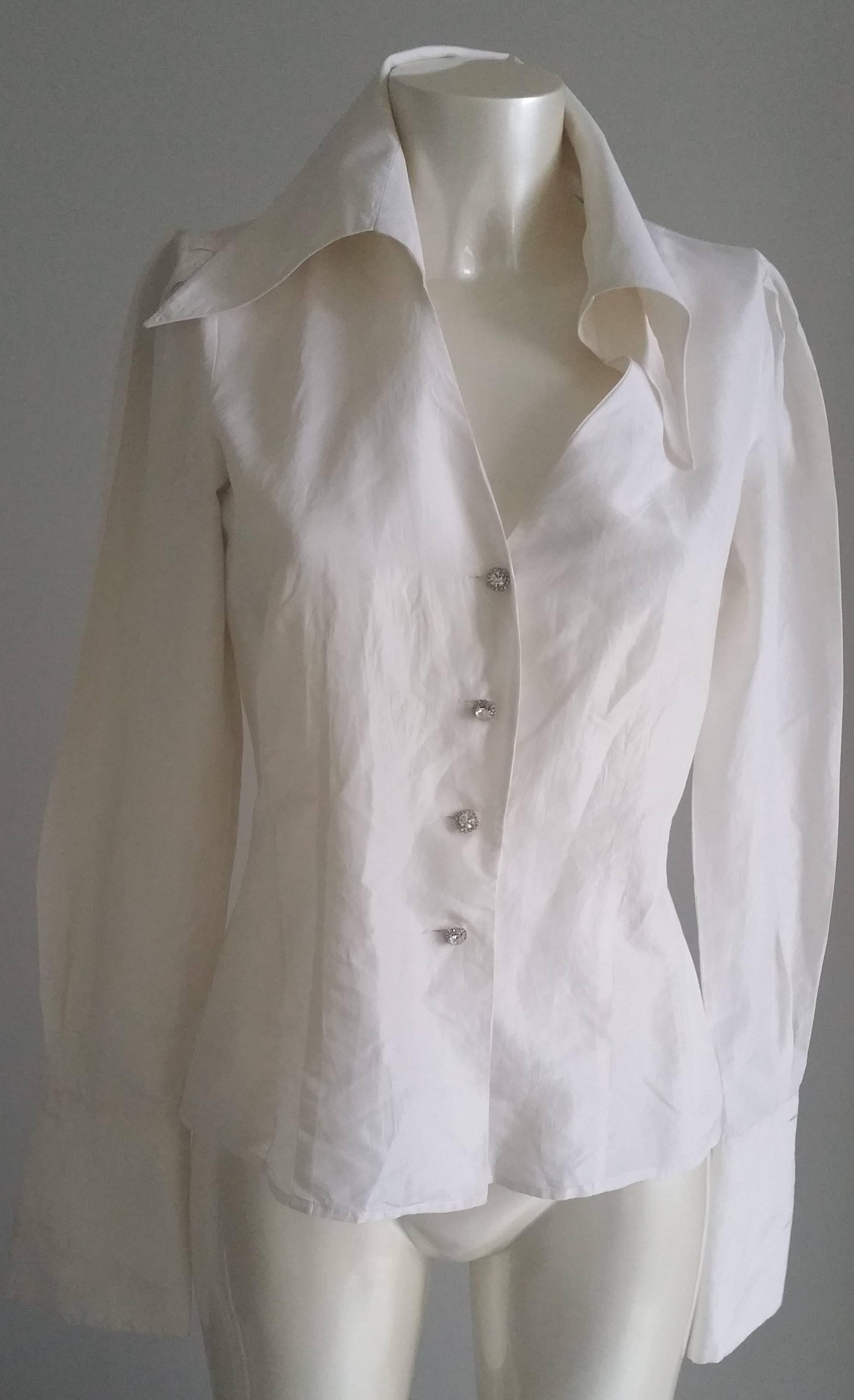 1990s Luis Spagnoli cream silk shirt 
4 Swarovski bottons on the front

totally made in italy
Composition: 100 _% silk
Size: 40 italian size range