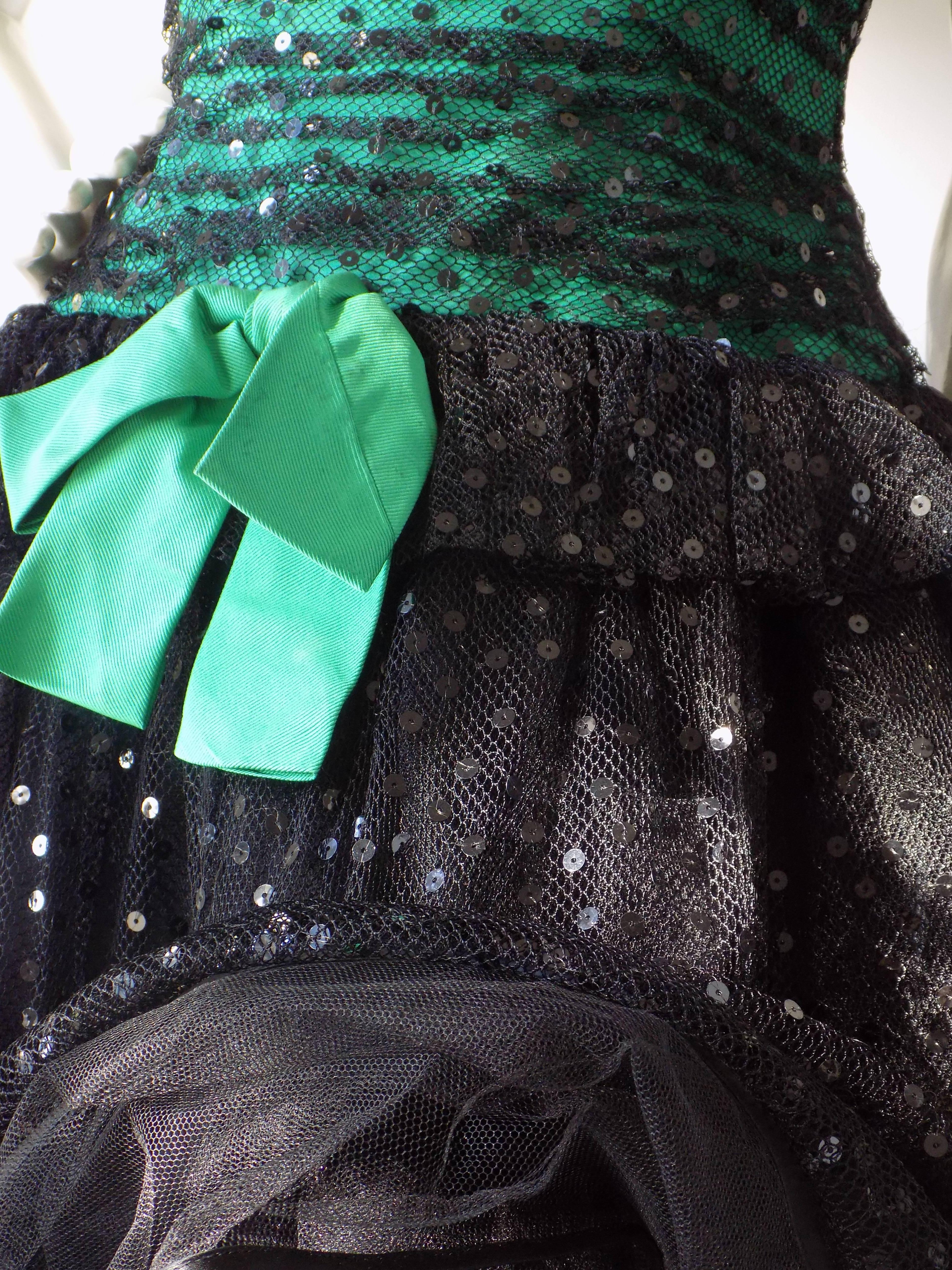 Robe noire verte Peter Keppler couture des années 1980 Excellent état - En vente à Capri, IT