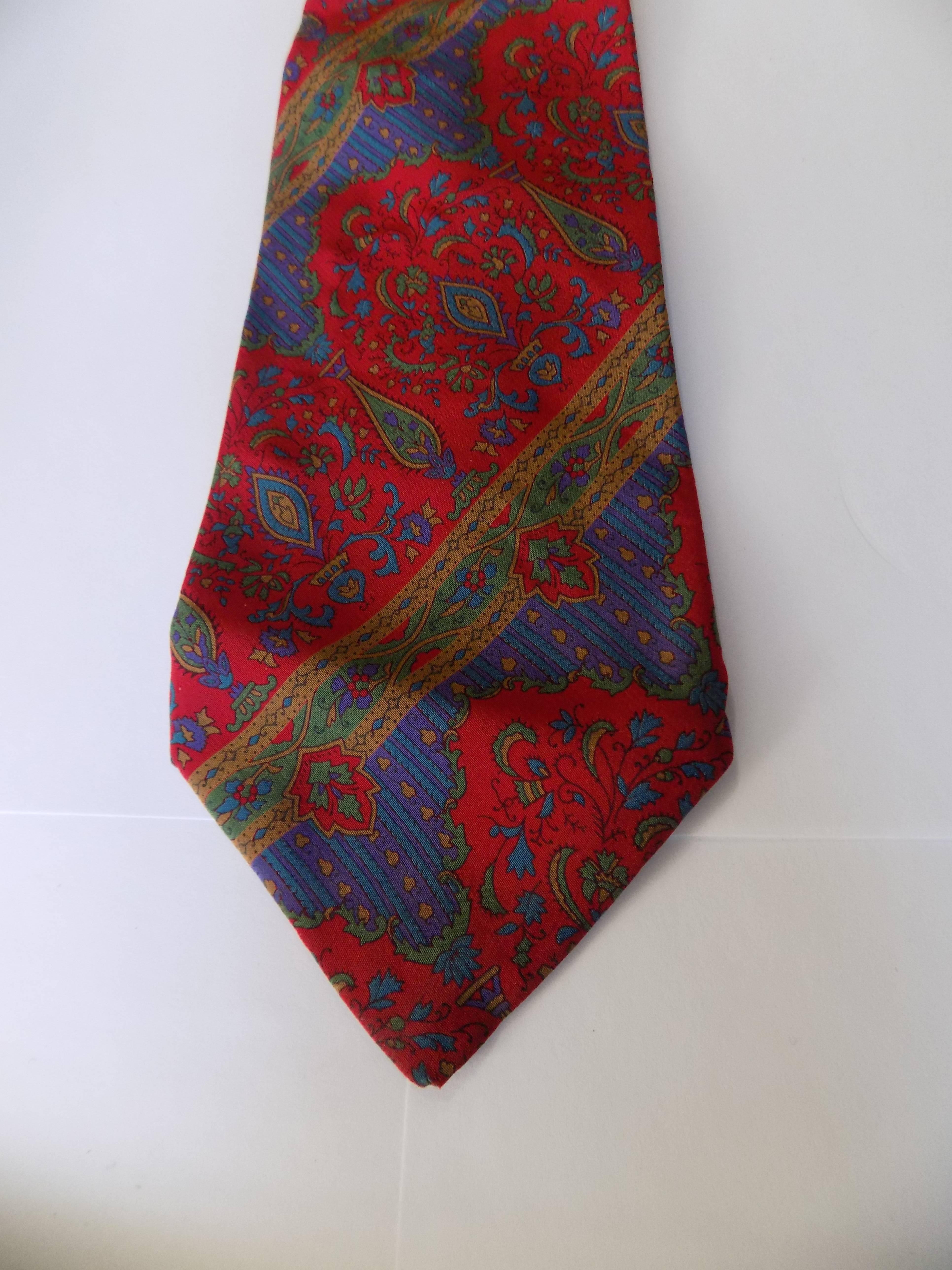 1980s Yves Saint Laurent multicolour tie

totally made in france
100% Silk