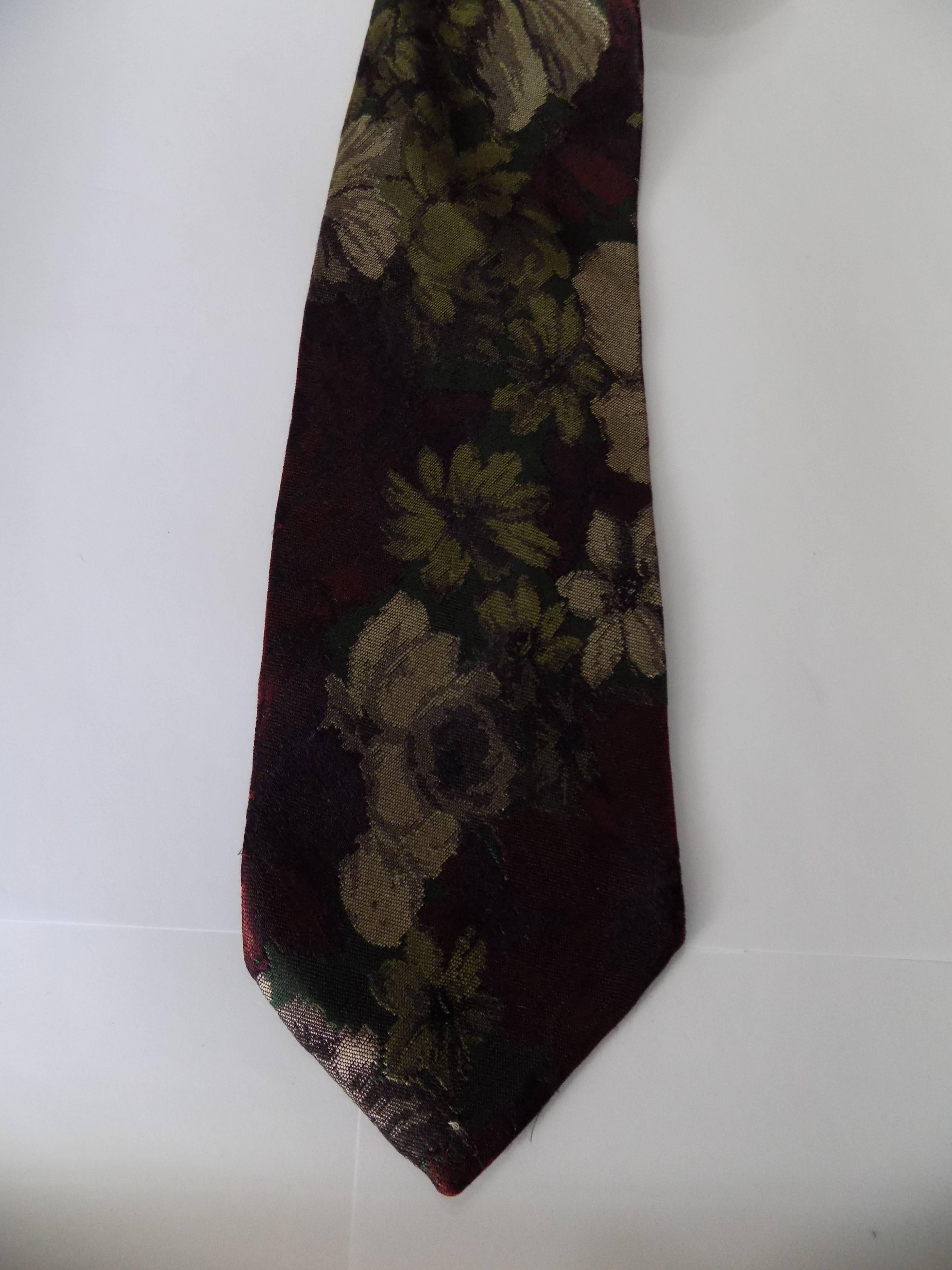 1980s Moschino multicolour tie

totally made in italy

100% Silk
