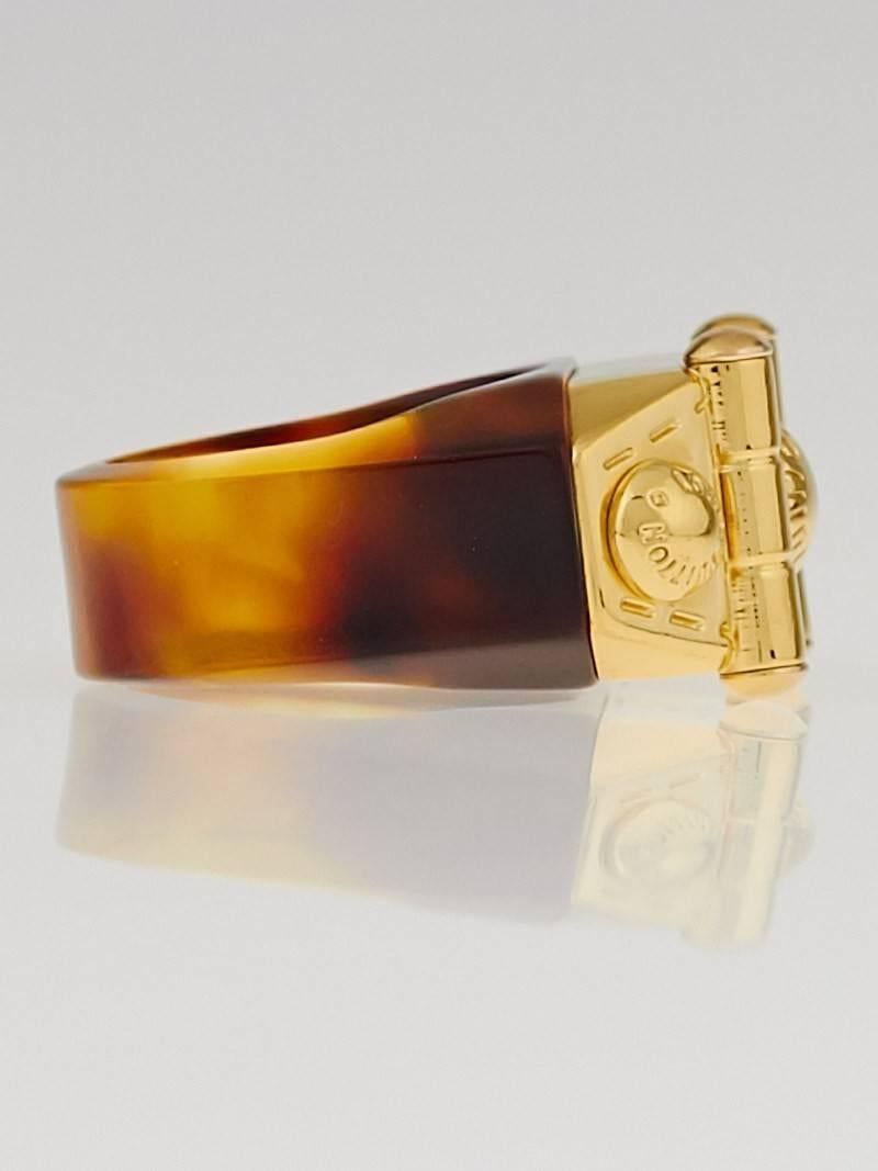 Louis Vuitton Tortoise Shell Resin Ring in size 13 , signed size L

This feminine and easy to wear ring was inspired by Louis Vuitton's rich heritage. The Lock Me ring pays homage to the famous S-lock used on vintage Louis Vuitton trunks, while