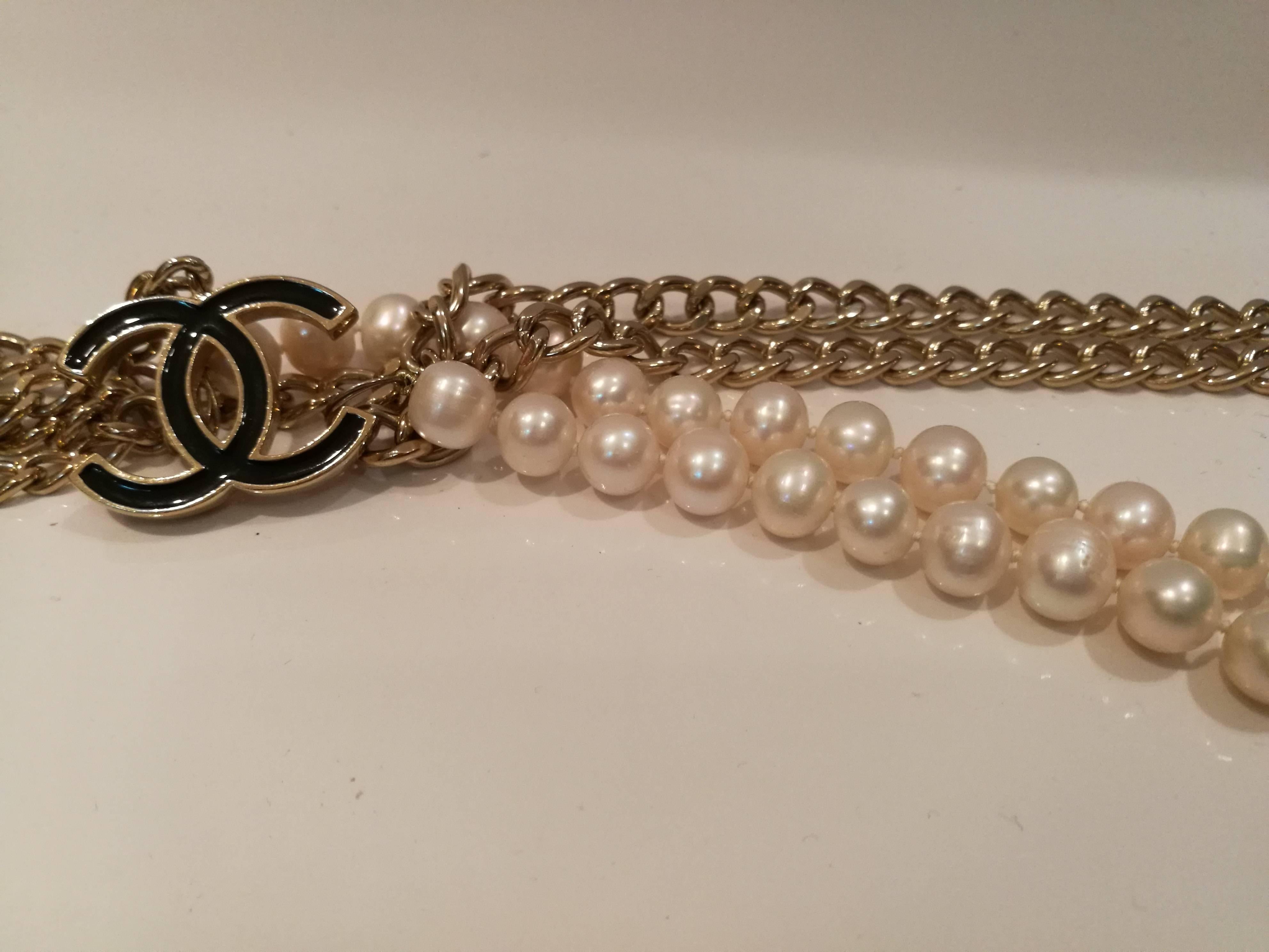 2006 Chanel Faux Pearls Gold tone Necklace In New Condition In Capri, IT