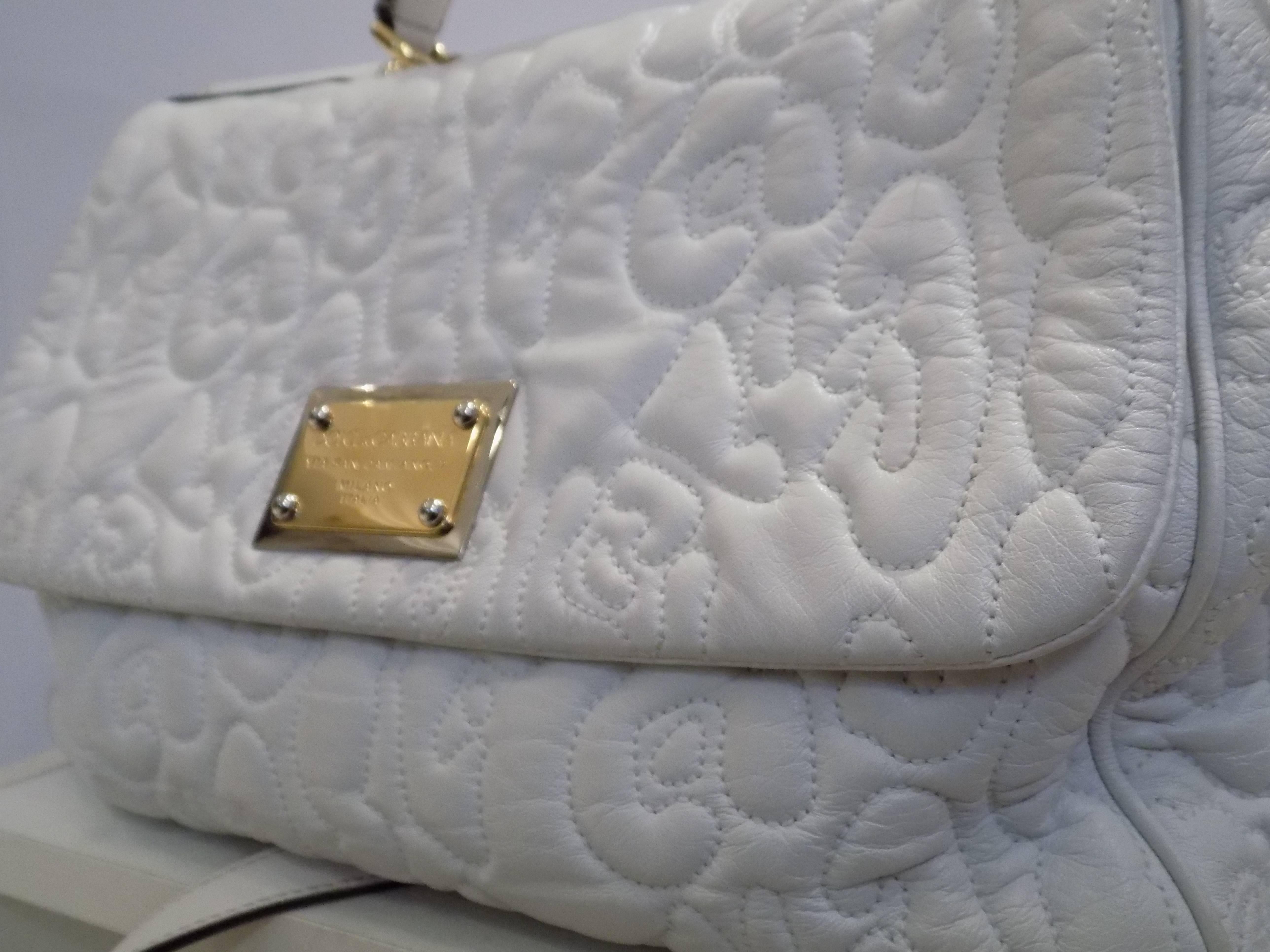Dolce & Gabbana white leather bag totally made in italy
Gold tone hardware
Leopard Lining
Shoulder bag lenght: 120 cm