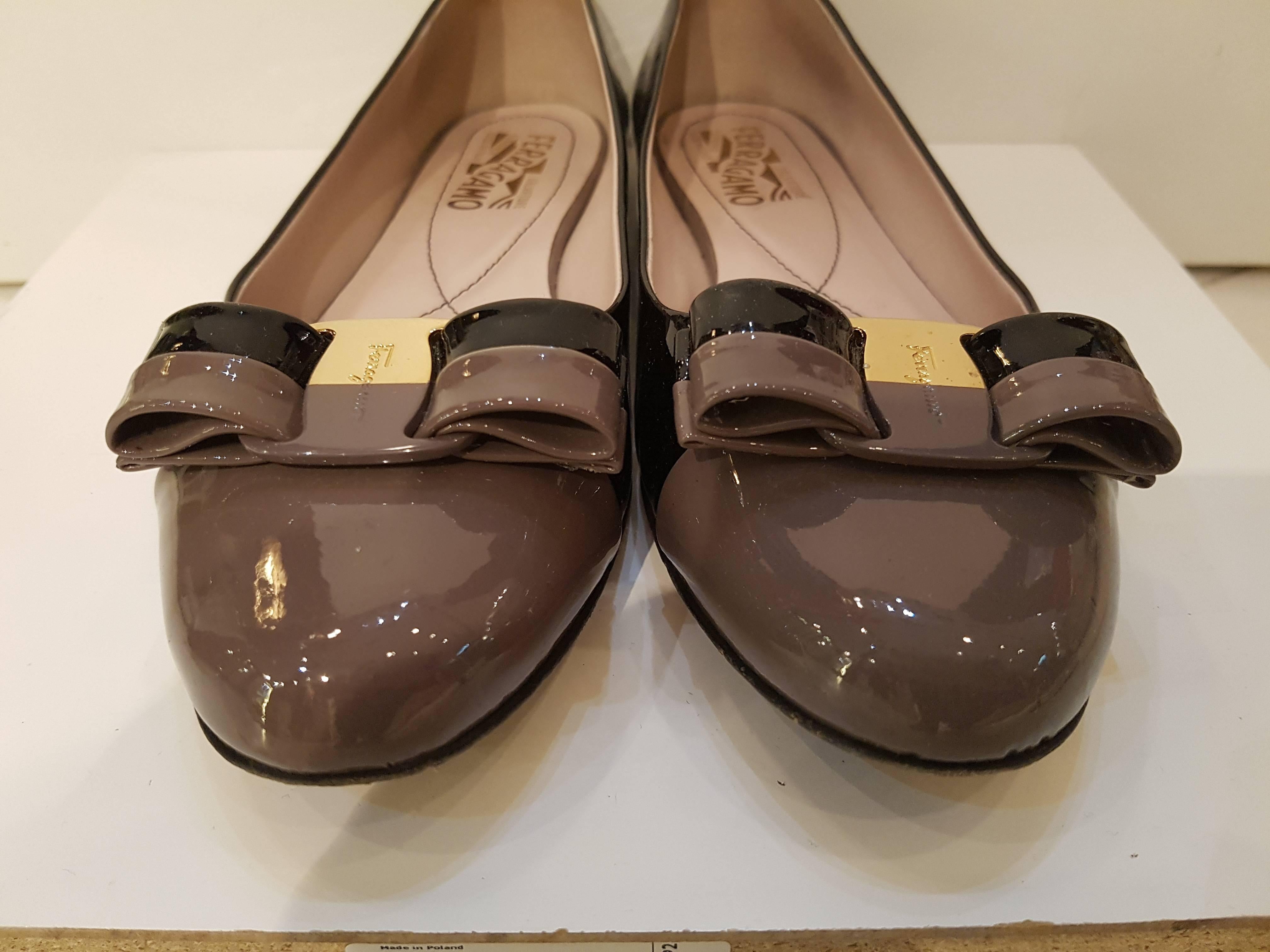 Salvatore Ferragamo black and taupe Varnish leather ballerina
totally made in italy in italian size range 37