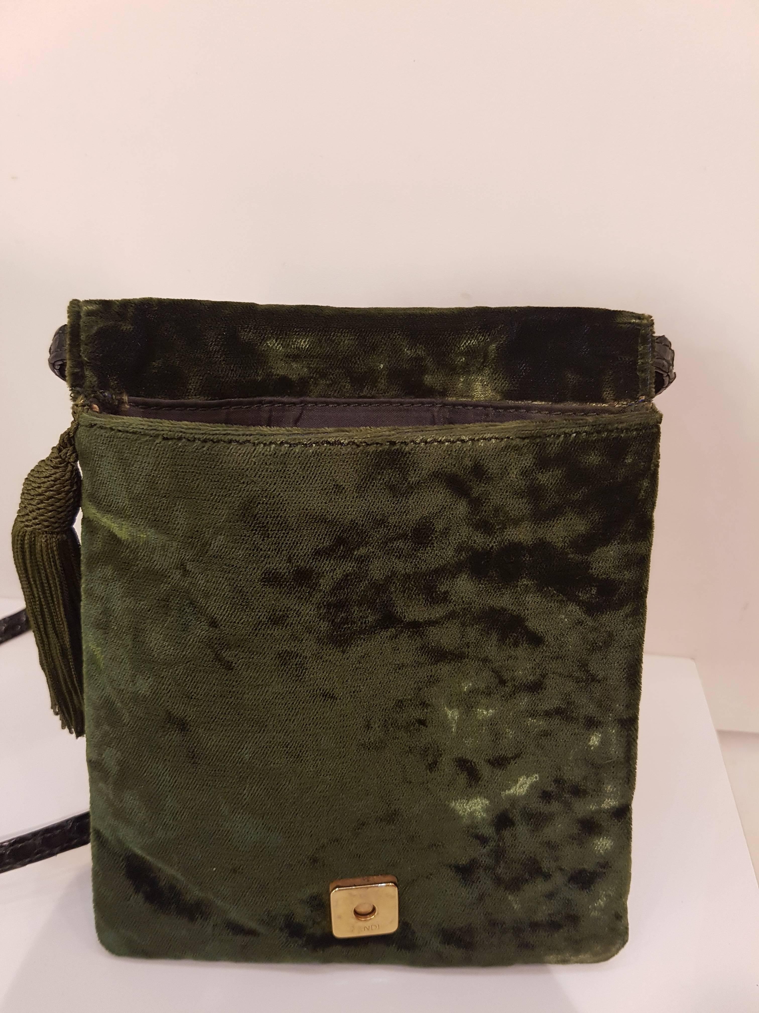 1980s Fendi green suede shoulder bag In New Condition In Capri, IT