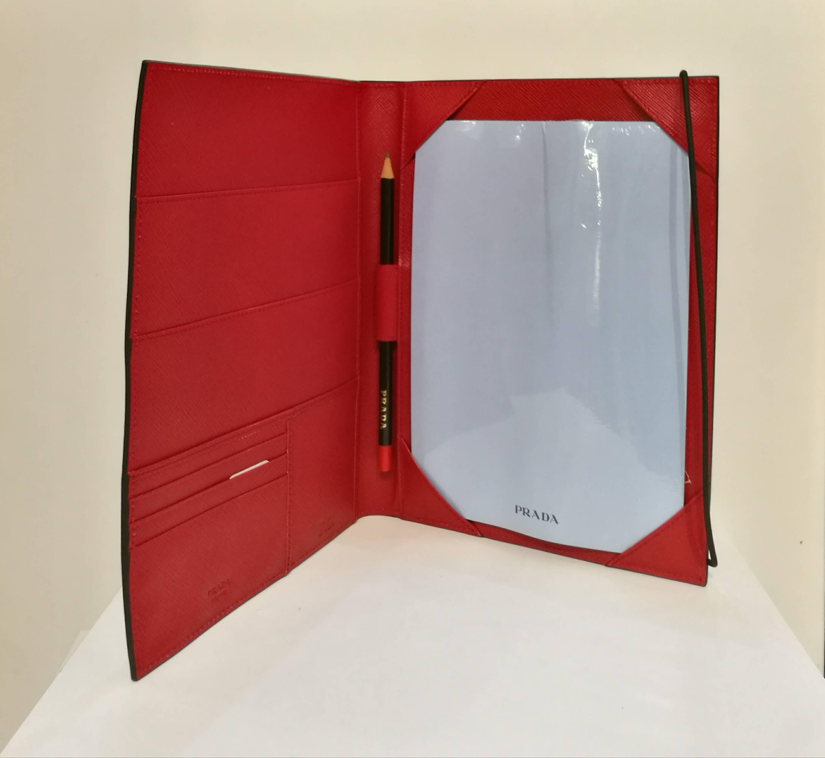 Prada Black Leather Memo book
100% leather
inside red leather