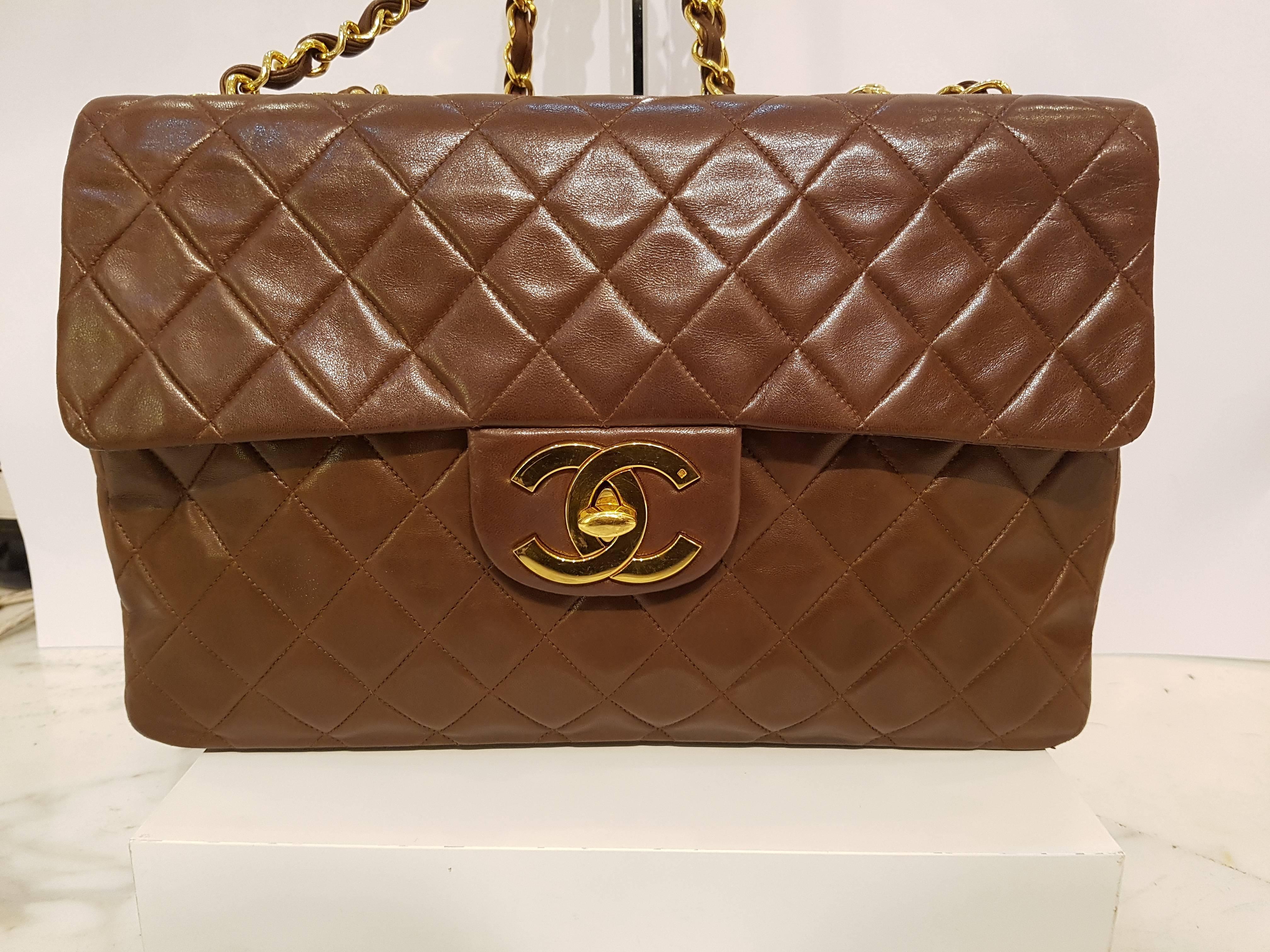 1980s Chanel Brown Leather Maxi Jumbo Shoulder Bag In Excellent Condition In Capri, IT