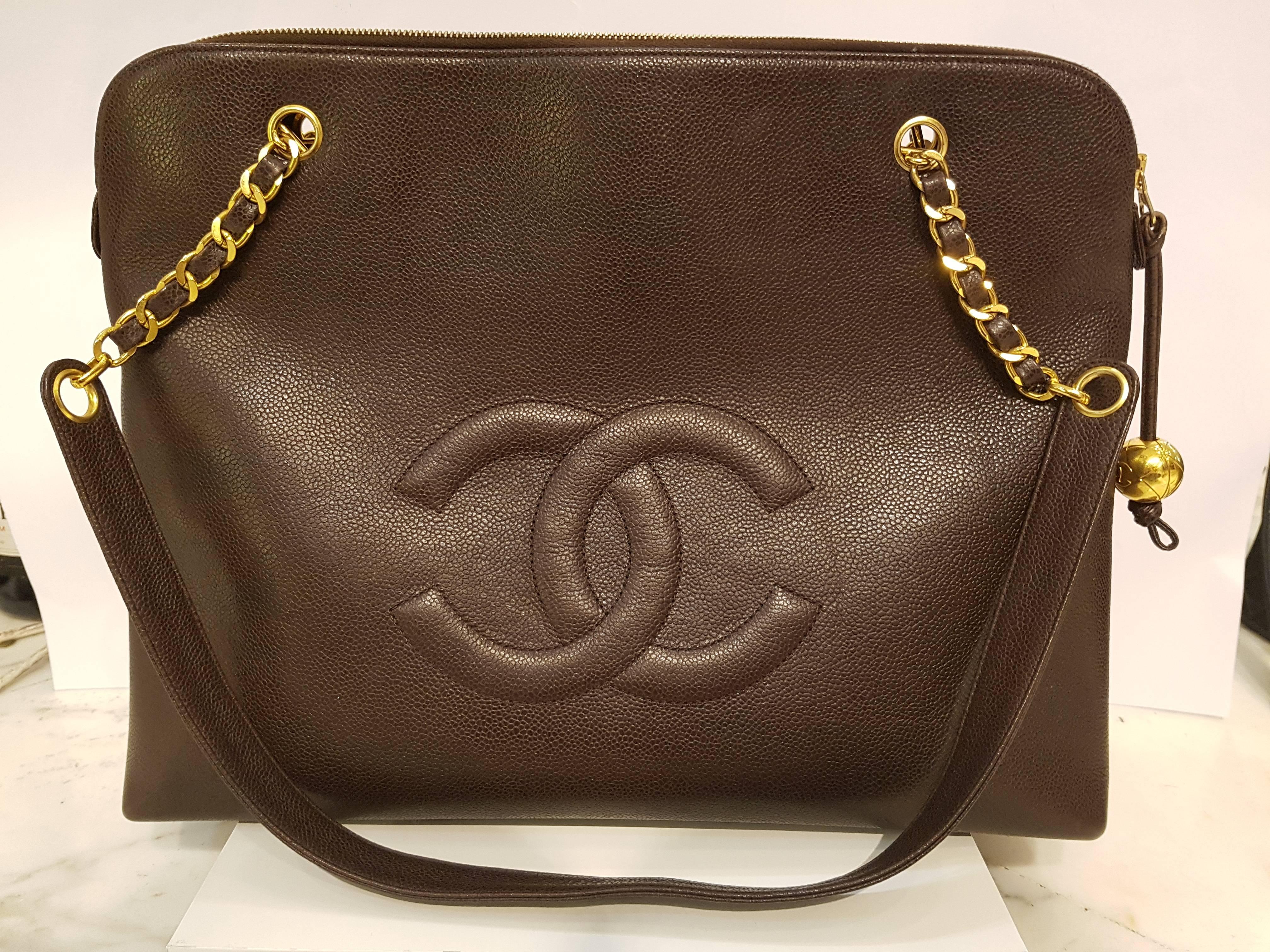 1990s Chanel Embossed Logo Brown Shoulder Bag In New Condition In Capri, IT