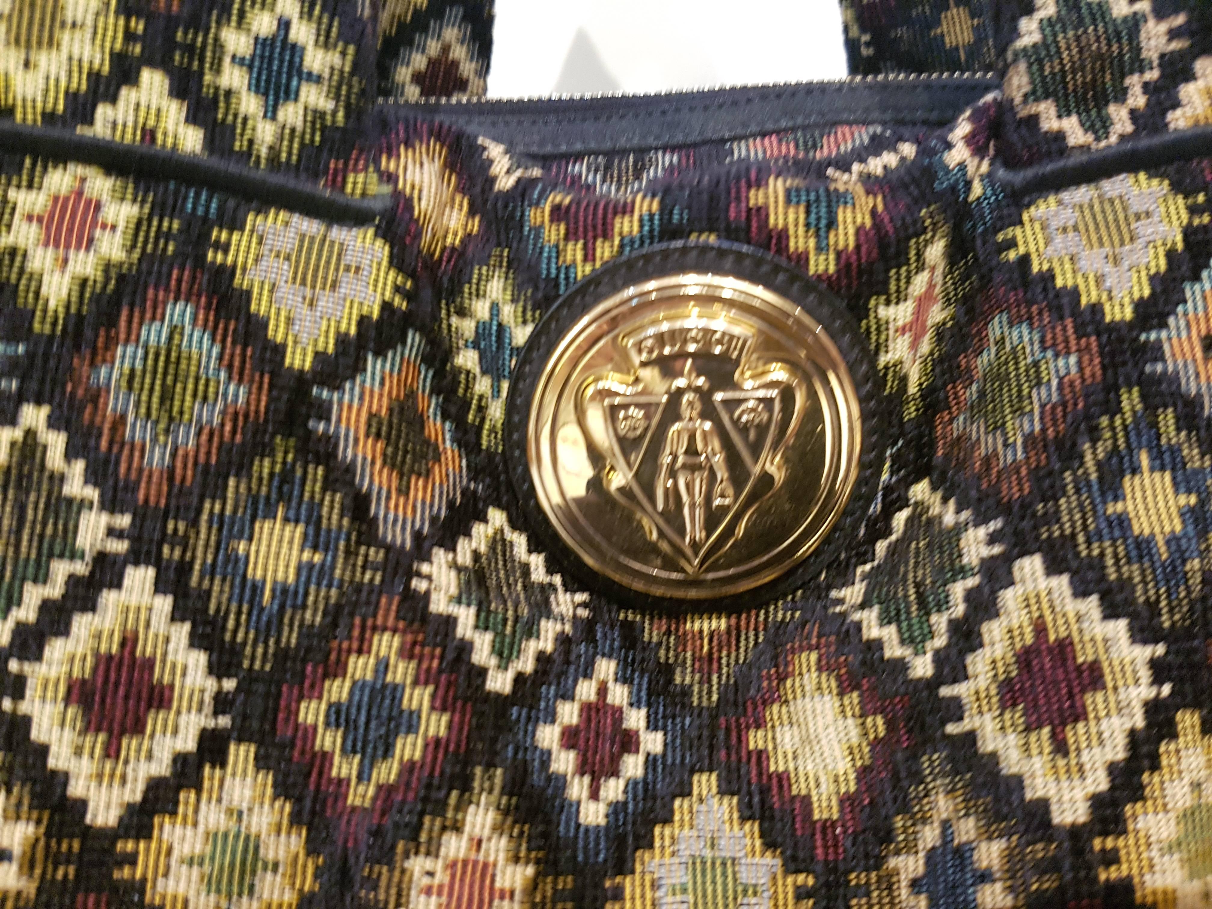 Gucci Gold Tone Logo shoulder bag 
1980s circa
