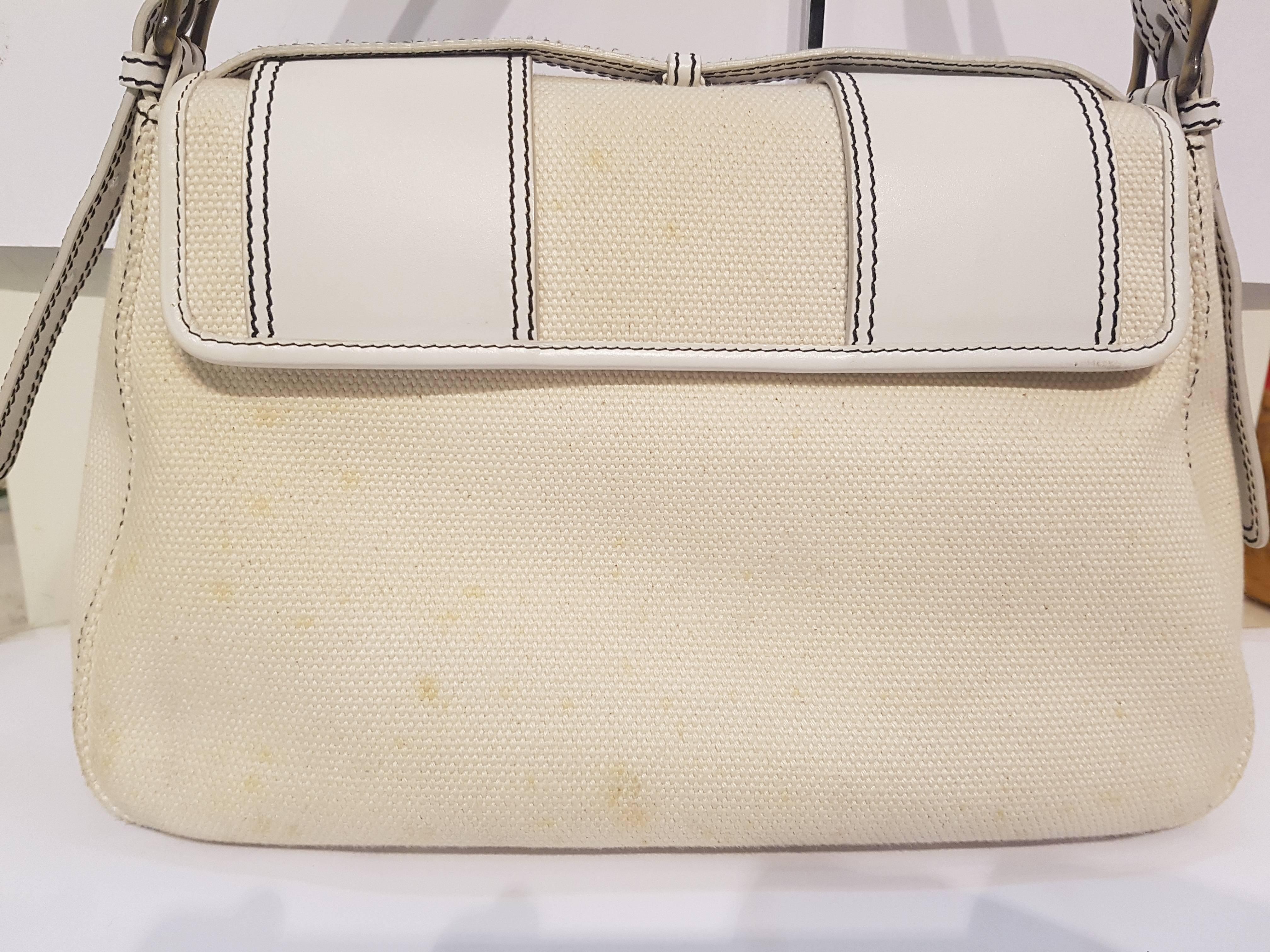 Fendi B White Bag
White leathern and textile white leather shoulder bag