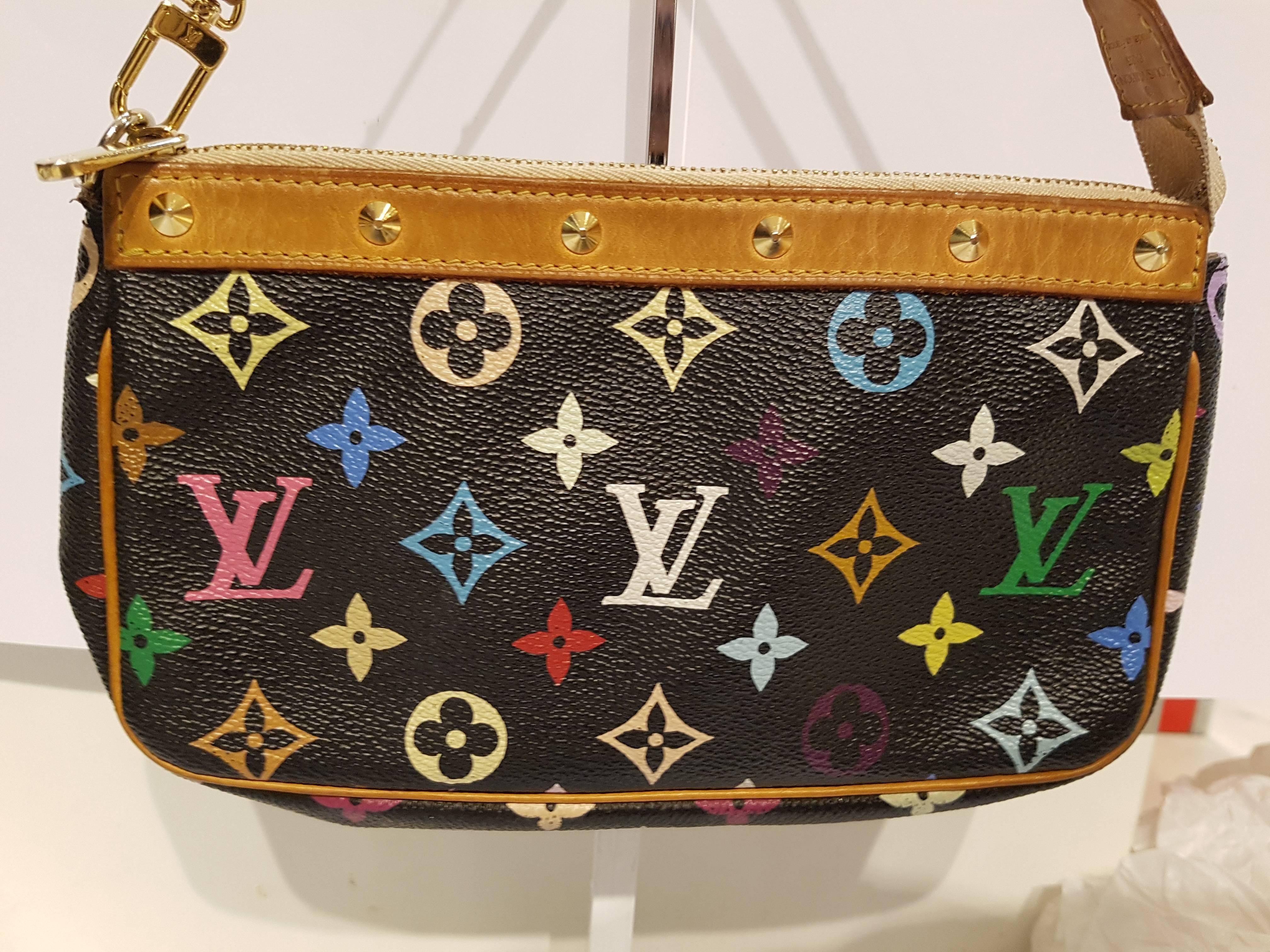 Louis Vuitton Black Multicolore Canvas Takashi Murakami Pochette Accessoires
Condition - Gently used
Length - 21.8cm
Width - 4.3cm
Height - 12cm
Does not come with accompanying accessories
Made in France
Produced in year 2004
Authenticity