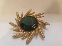 1980s Har Gold tone green ston brooch