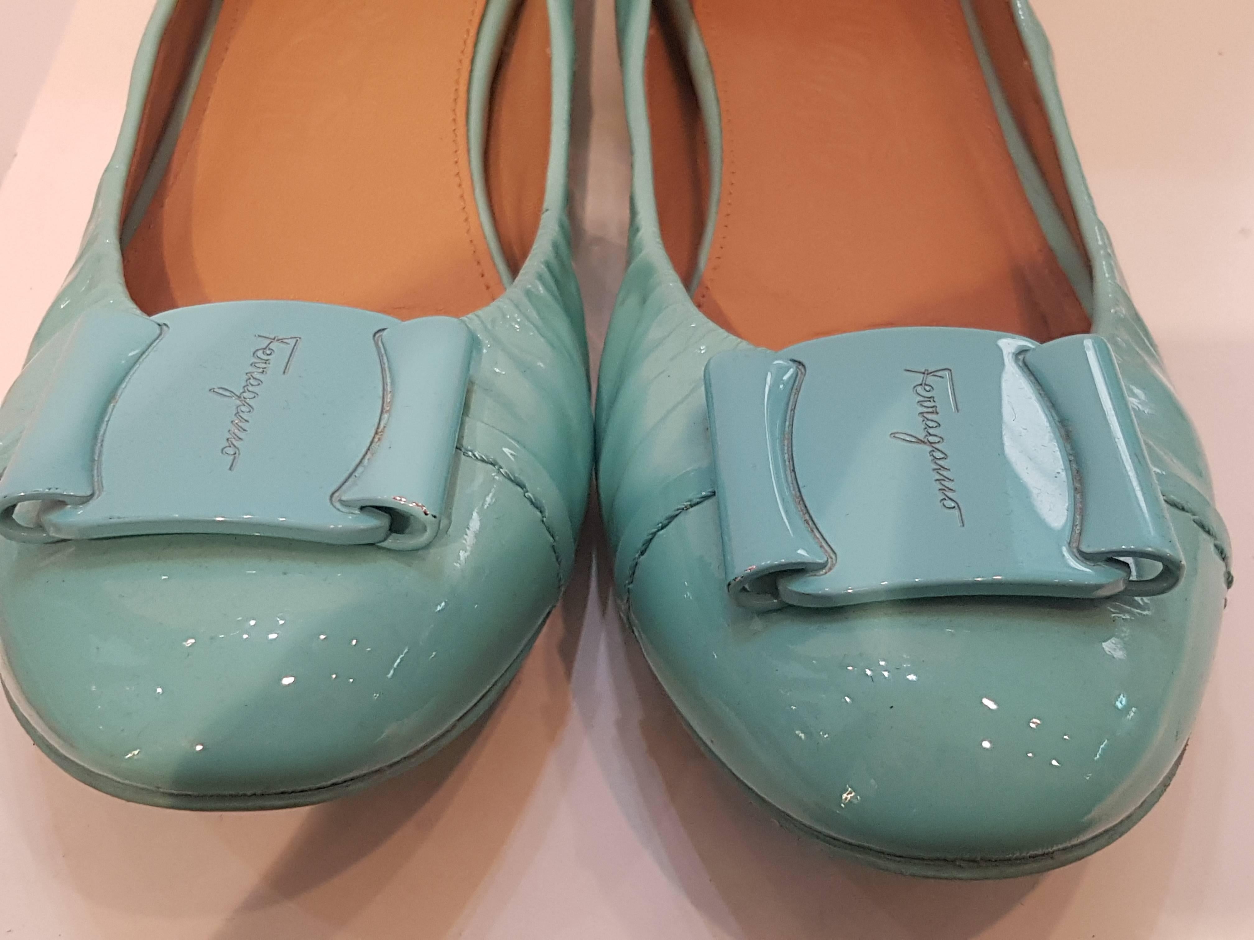 Salvatore Ferragamo Light blue varnish leather ballerina
Totally made in italy still with box
size: 37