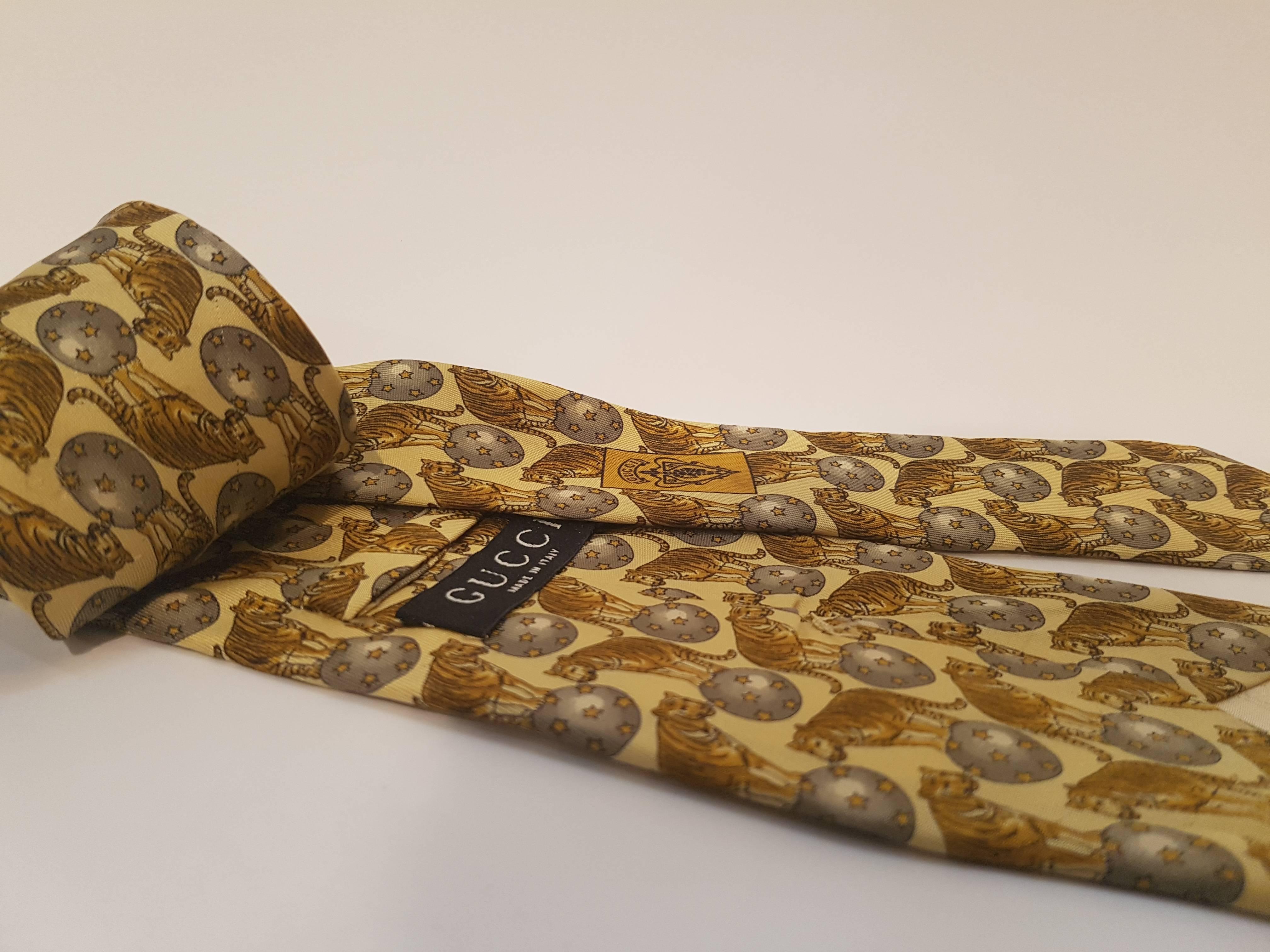 Gucci vintage tie
Light yellow tone tigers and designs on it
totally made in italy in 100% silk