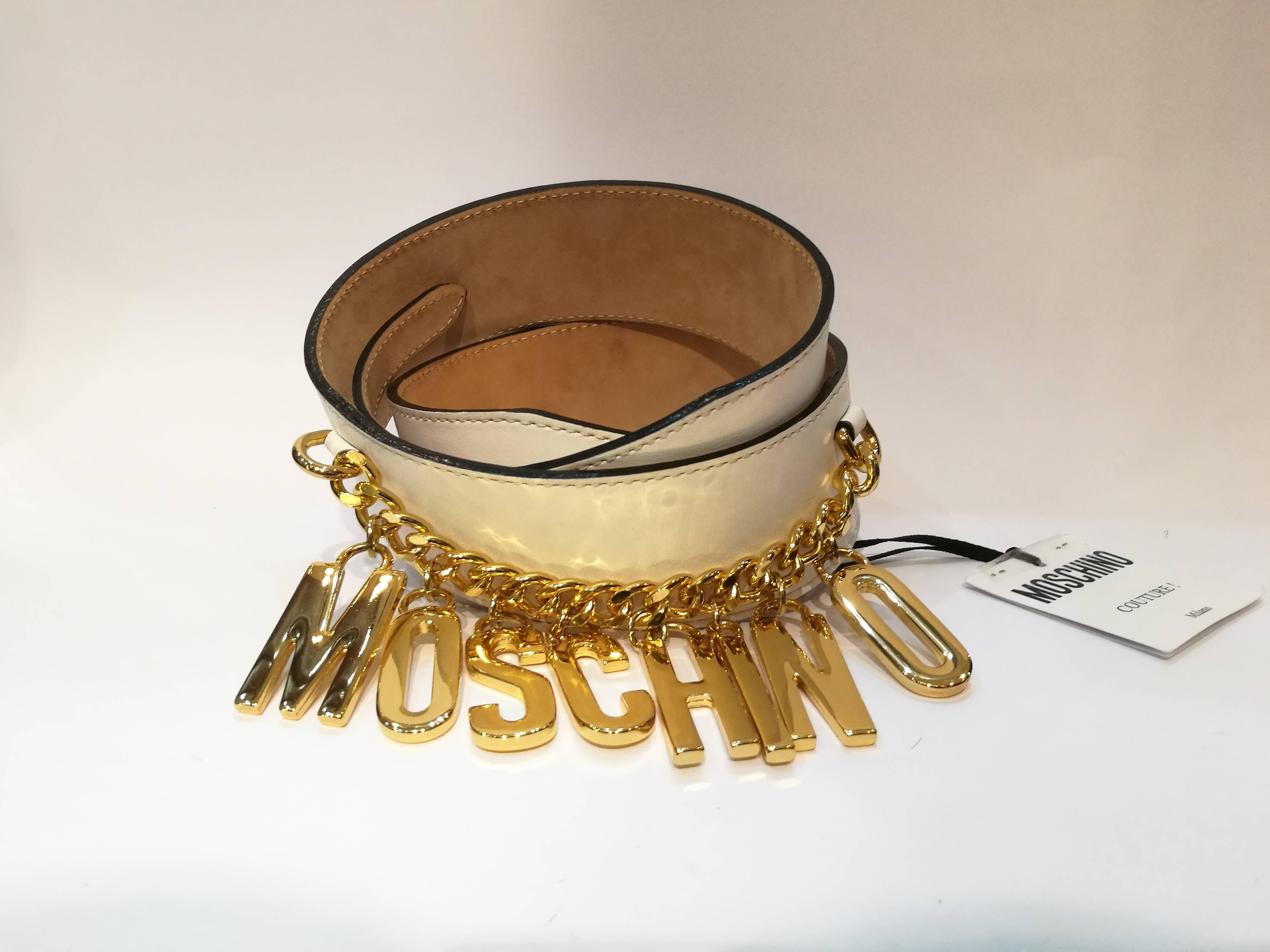 Moschino White Leather Belt
white leather and gold tone hardware
