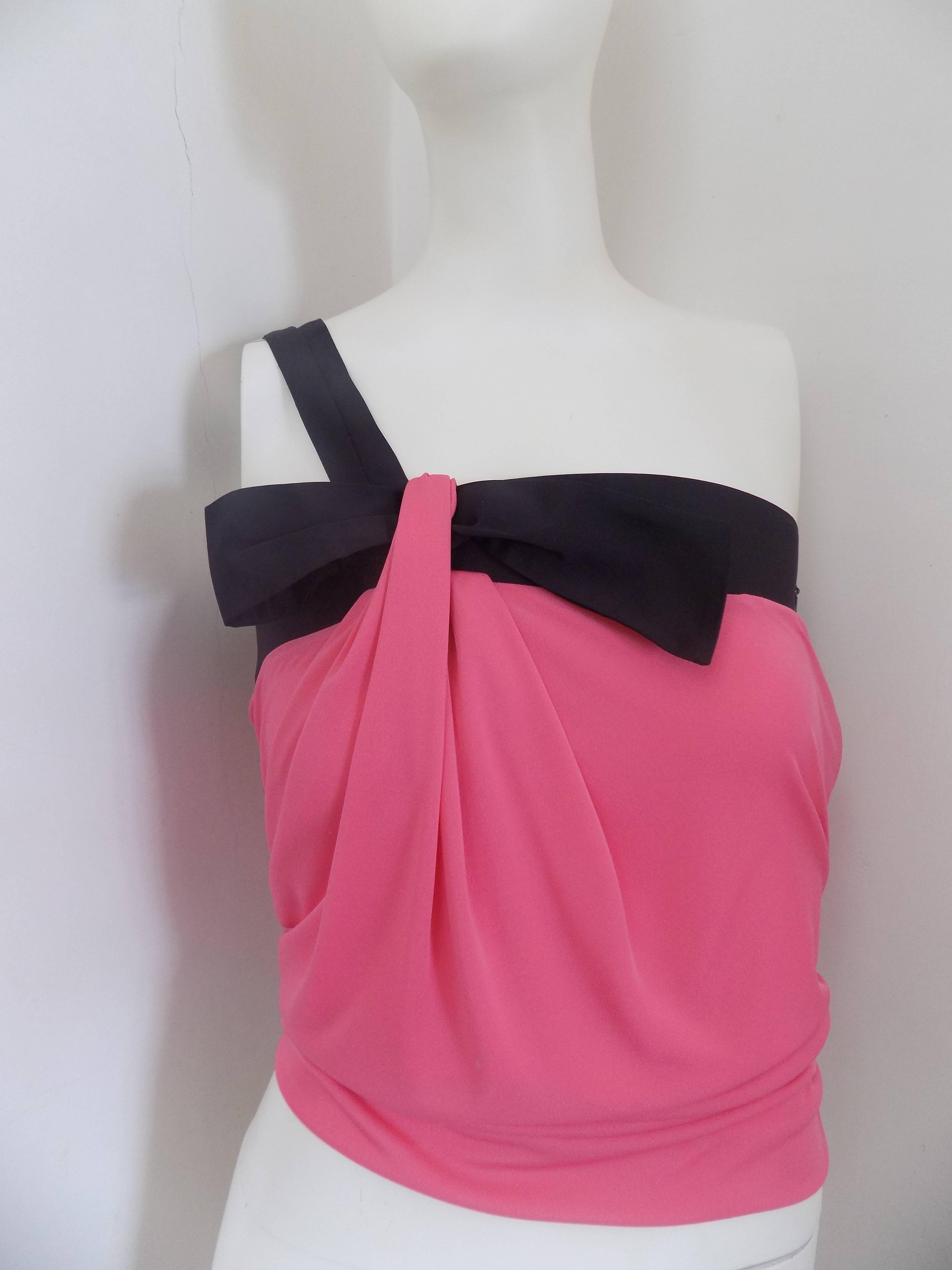 Gucci Pink Black Top
Designed by Tom Ford
Amazing pink and black top, knitwear
Size S