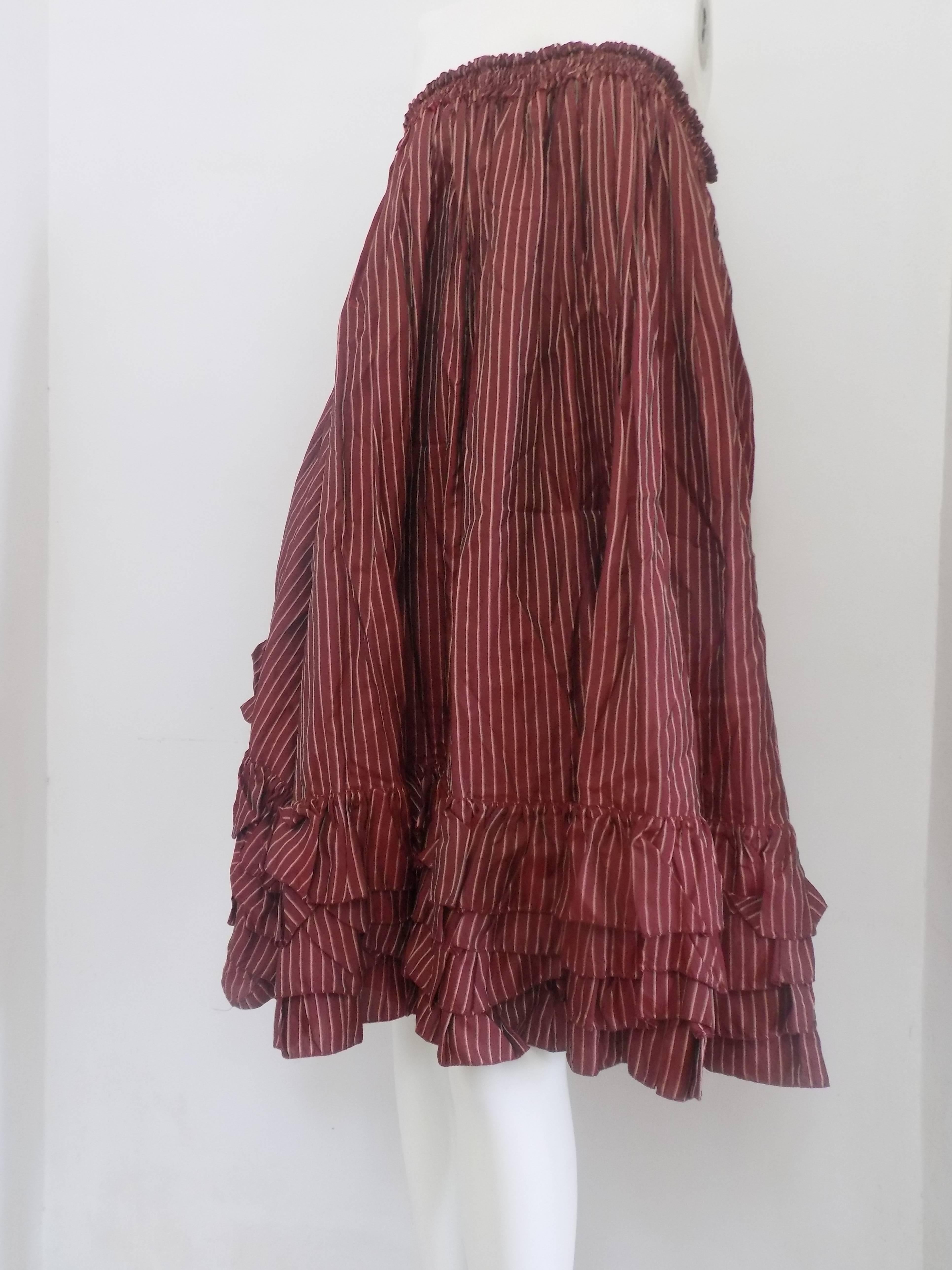 1970s Jean Paul Gaultier Bordeaux long skirt

Totally made in italy

italian size range 44

high waist

100% rayon

