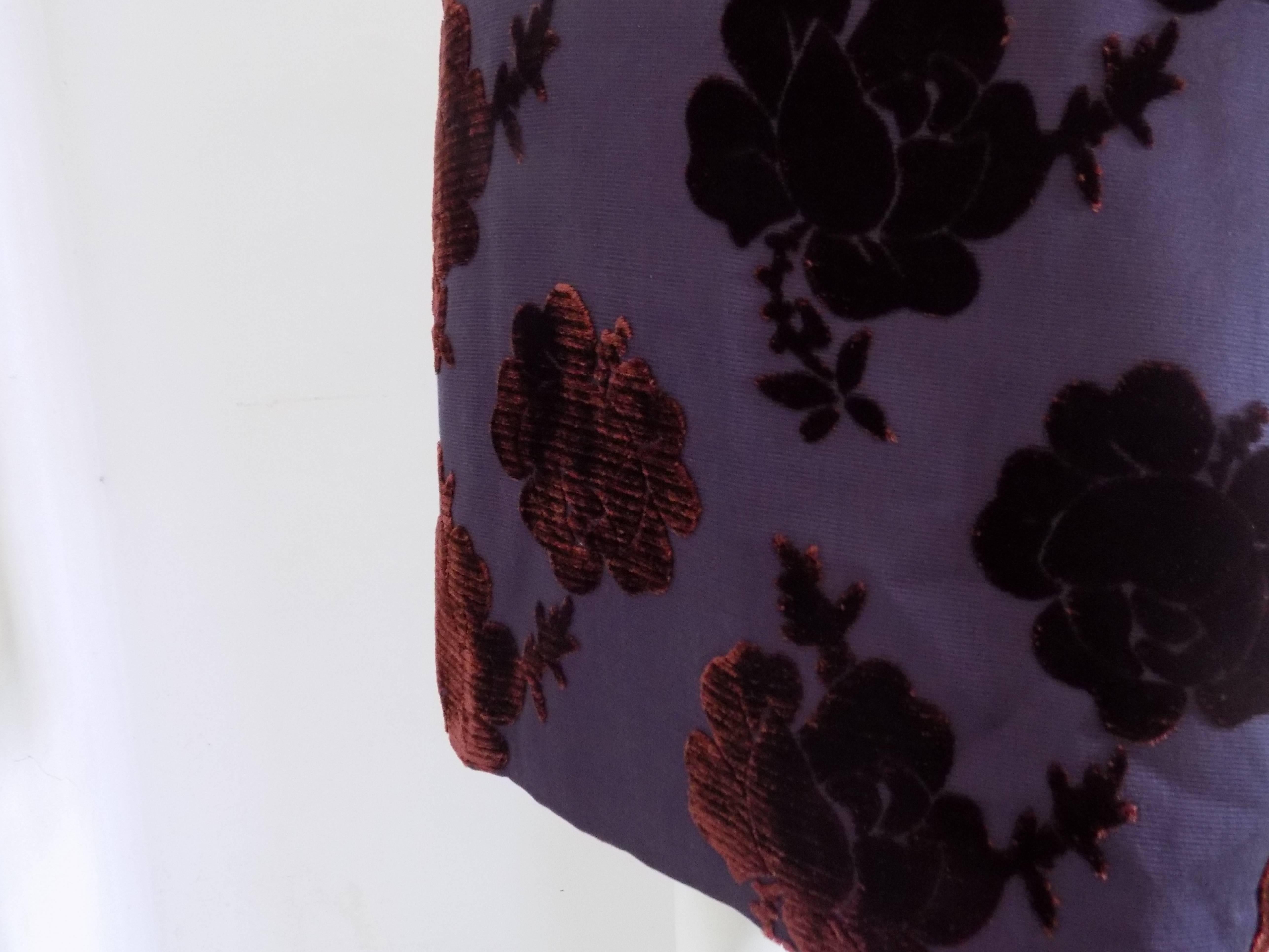 Prada Velvet black purple skirt flowers stamp
totally made in italy in italian size range 40
total lenght 60 cm
waist 66 cm