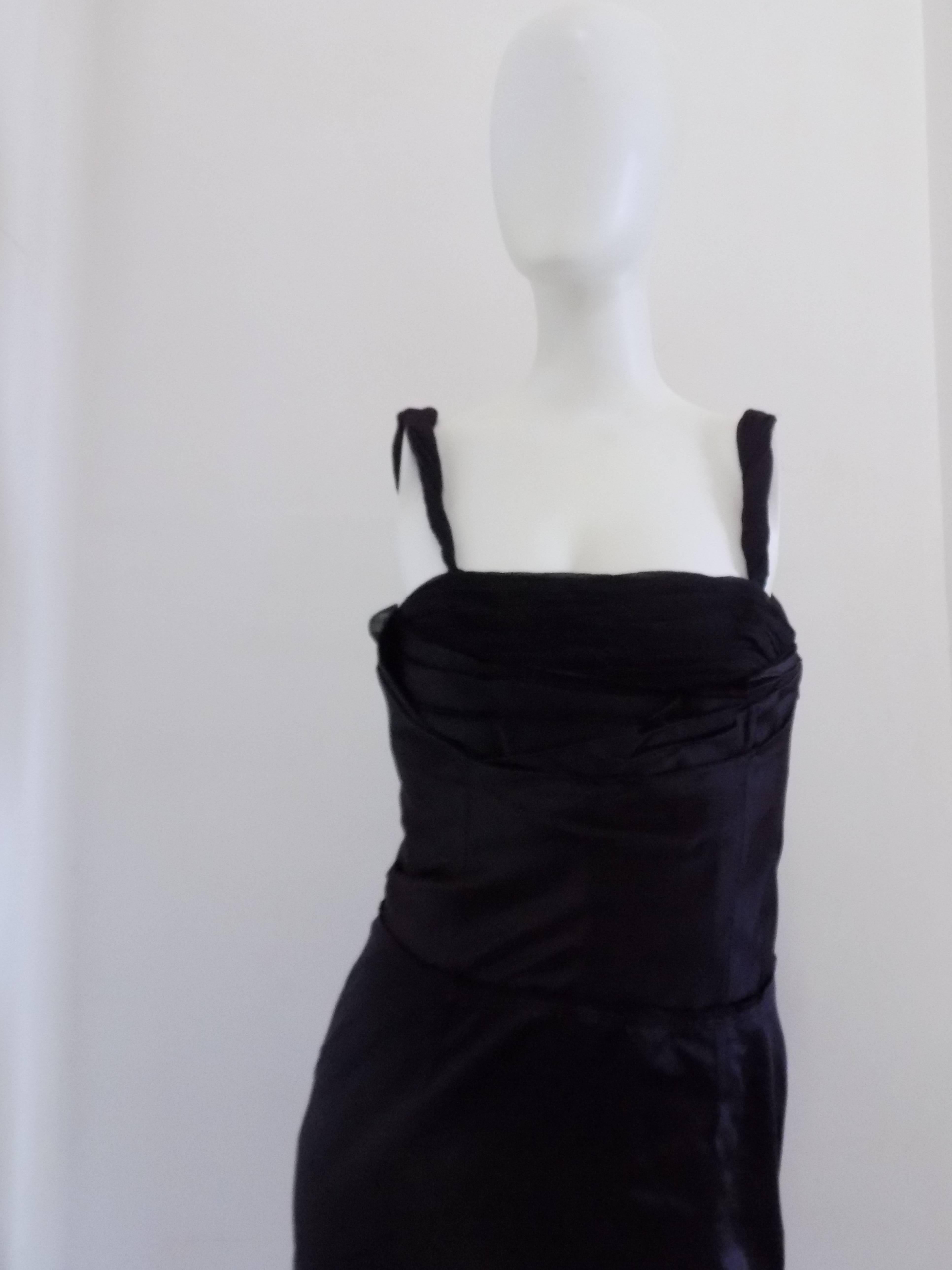 Prada Black Dress NWOT

italian size 40

composition silk, acetatate

total lenght 107 cm

bust 74 cm