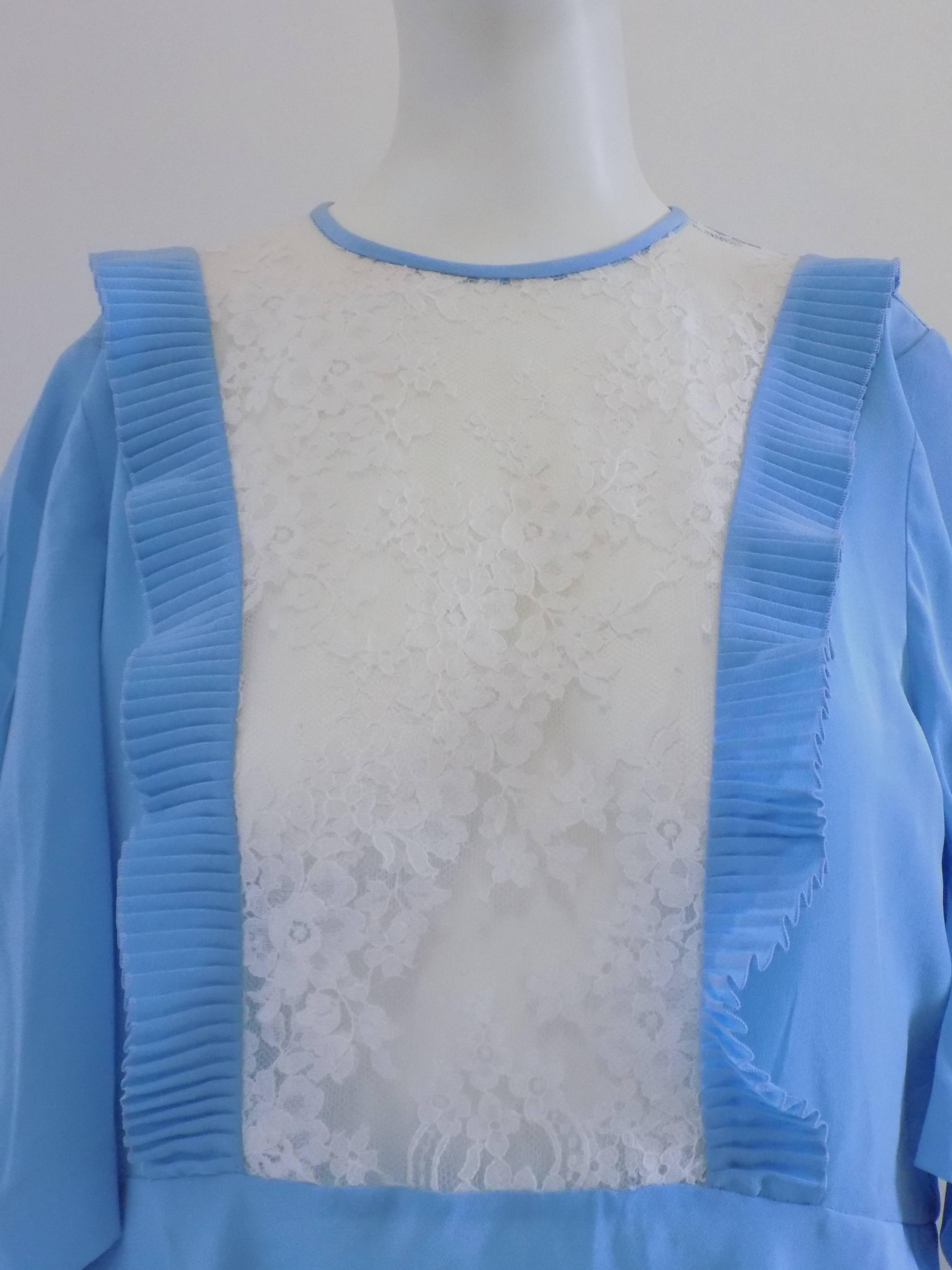 Miu Miu Light blue dress

in italian size range 42 

lenght 78 cm
bust 76 cm
sleeve lenght 32 cm