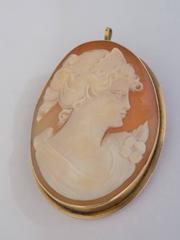 Cammeo-Anhänger-Brosche aus 18kt Gold