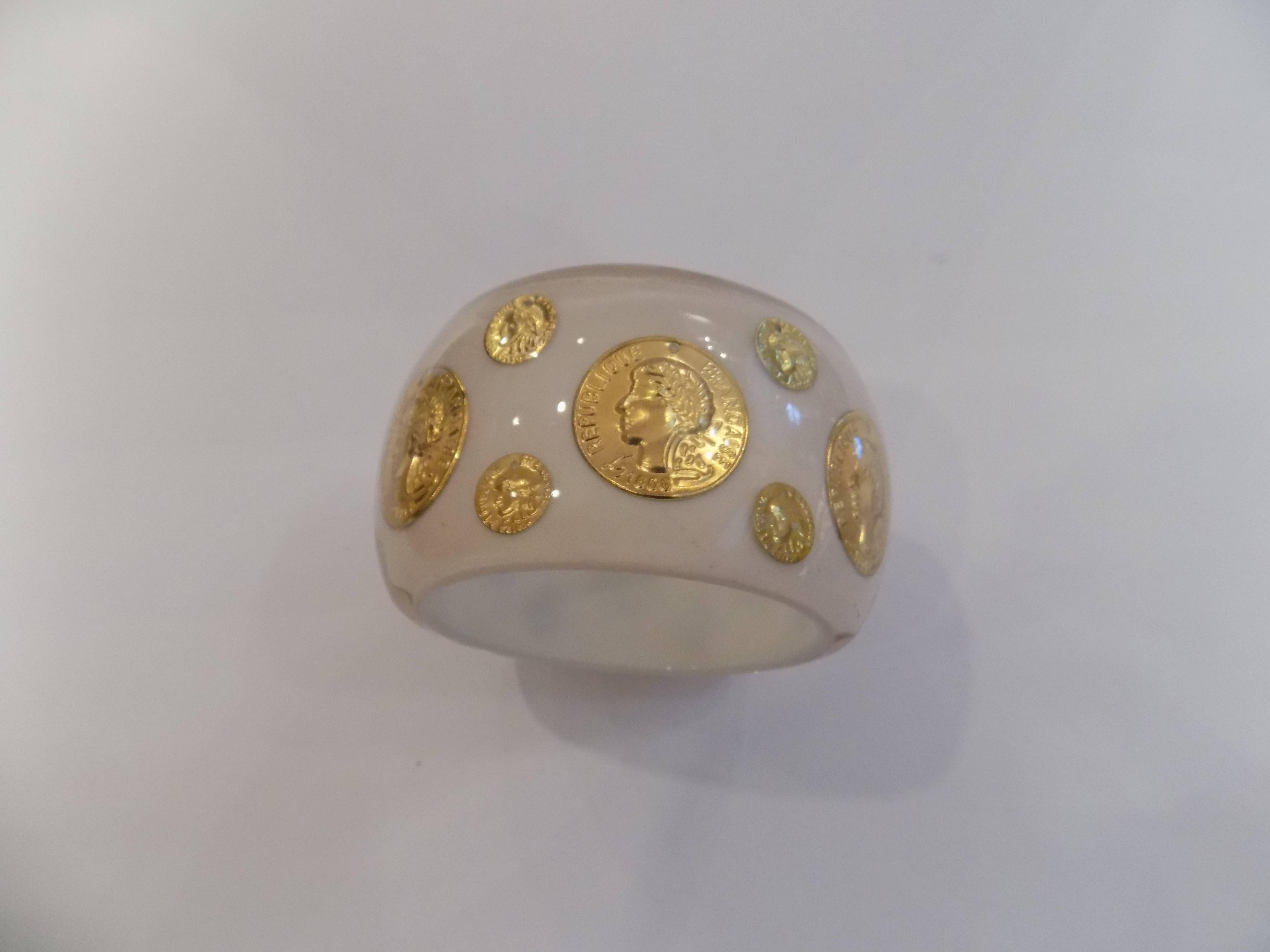 White bangle with coins In Excellent Condition In Capri, IT