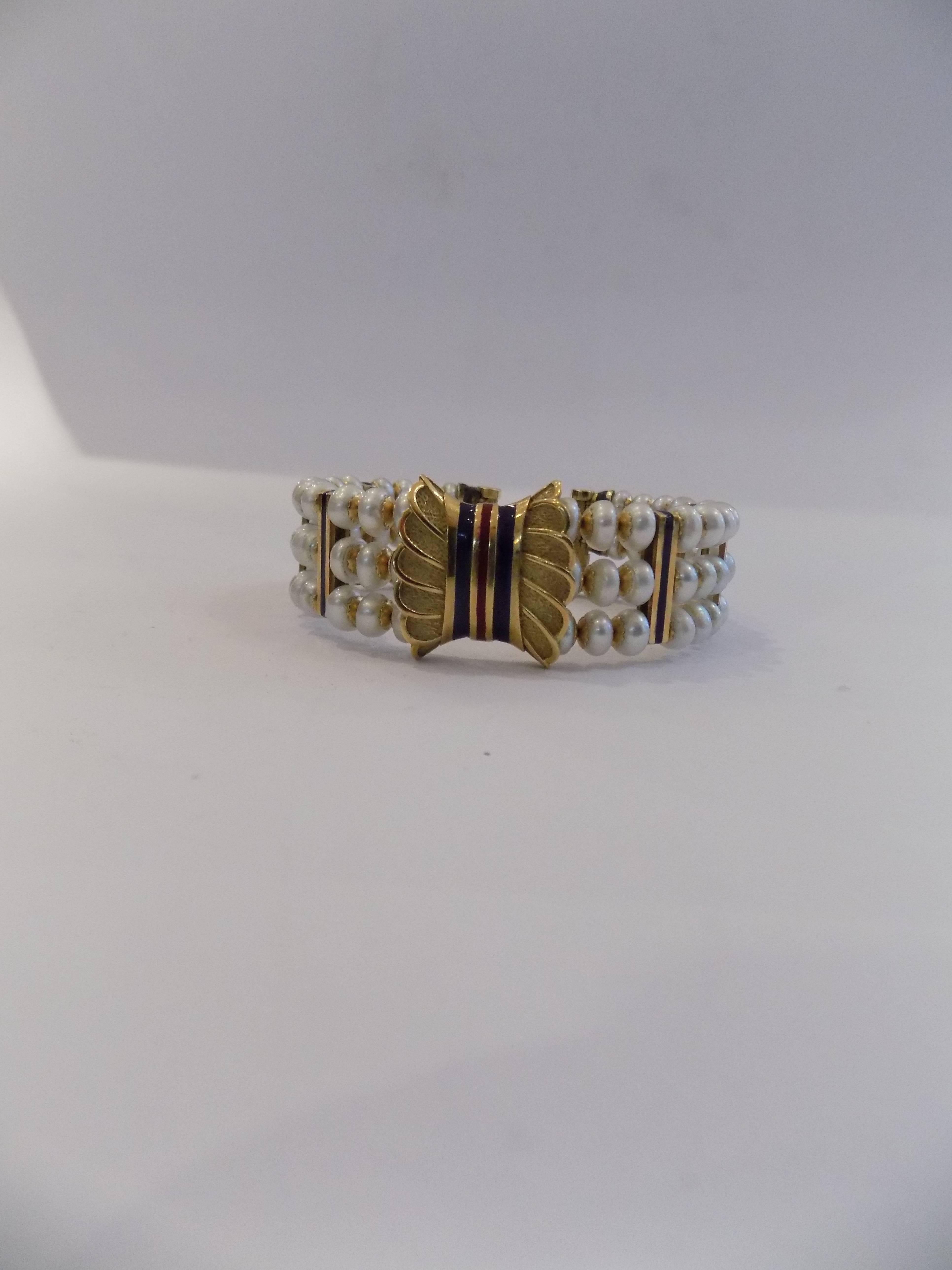 Bracelet perles d'or 18 carats

Entièrement fait à la main en Italie

3 perles rondes 