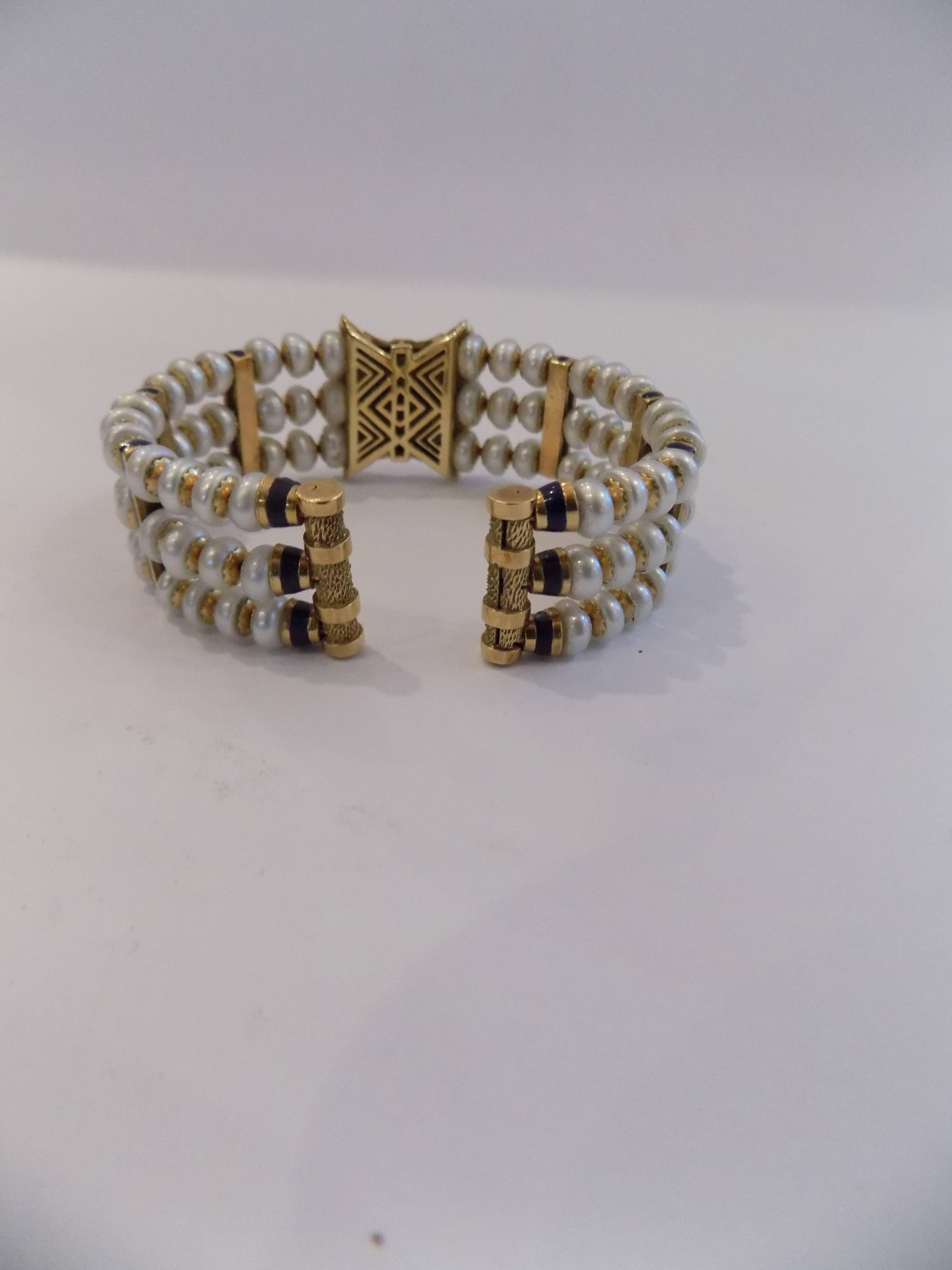 Women's or Men's 18kt Gold Pearl Bracelet For Sale