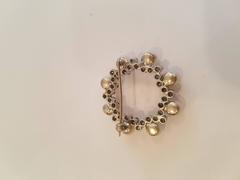 Broche en or blanc 18 carats avec perles, Design/One, Artisanat italien