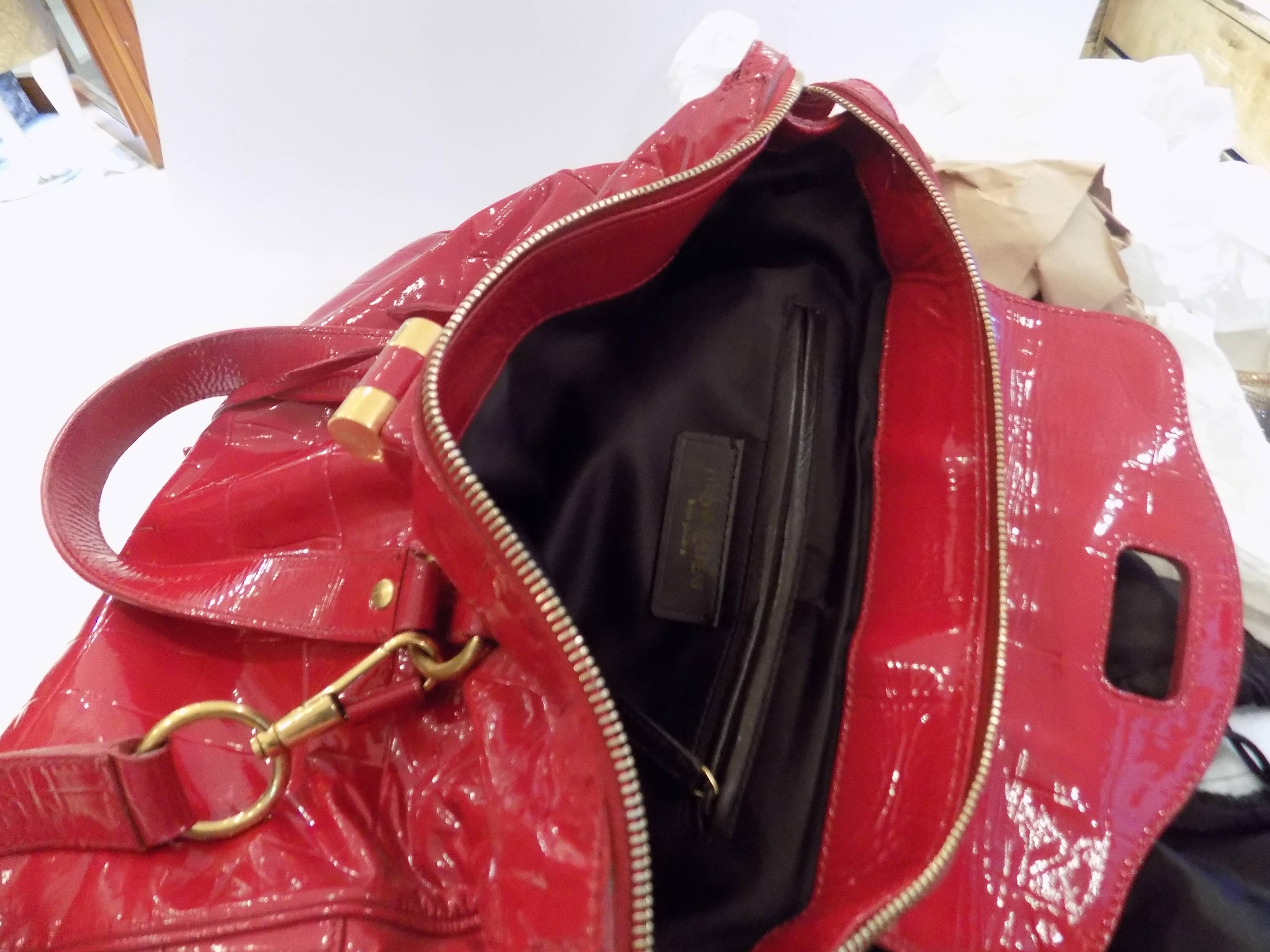 Yves Saint Laurent Red Varnish Leather Bag In Excellent Condition In Capri, IT