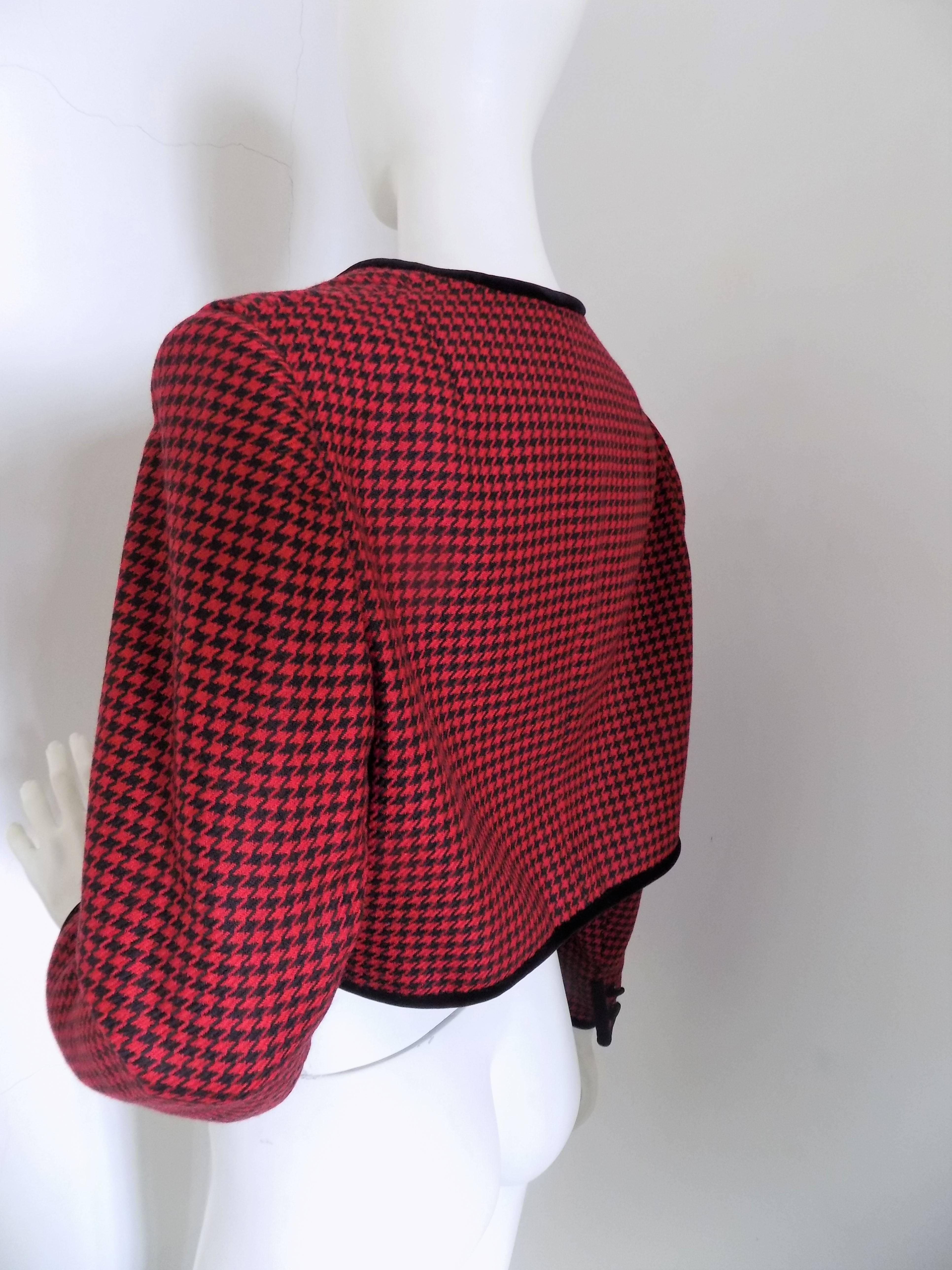 Pied de Poule red and black jacket In Excellent Condition For Sale In Capri, IT