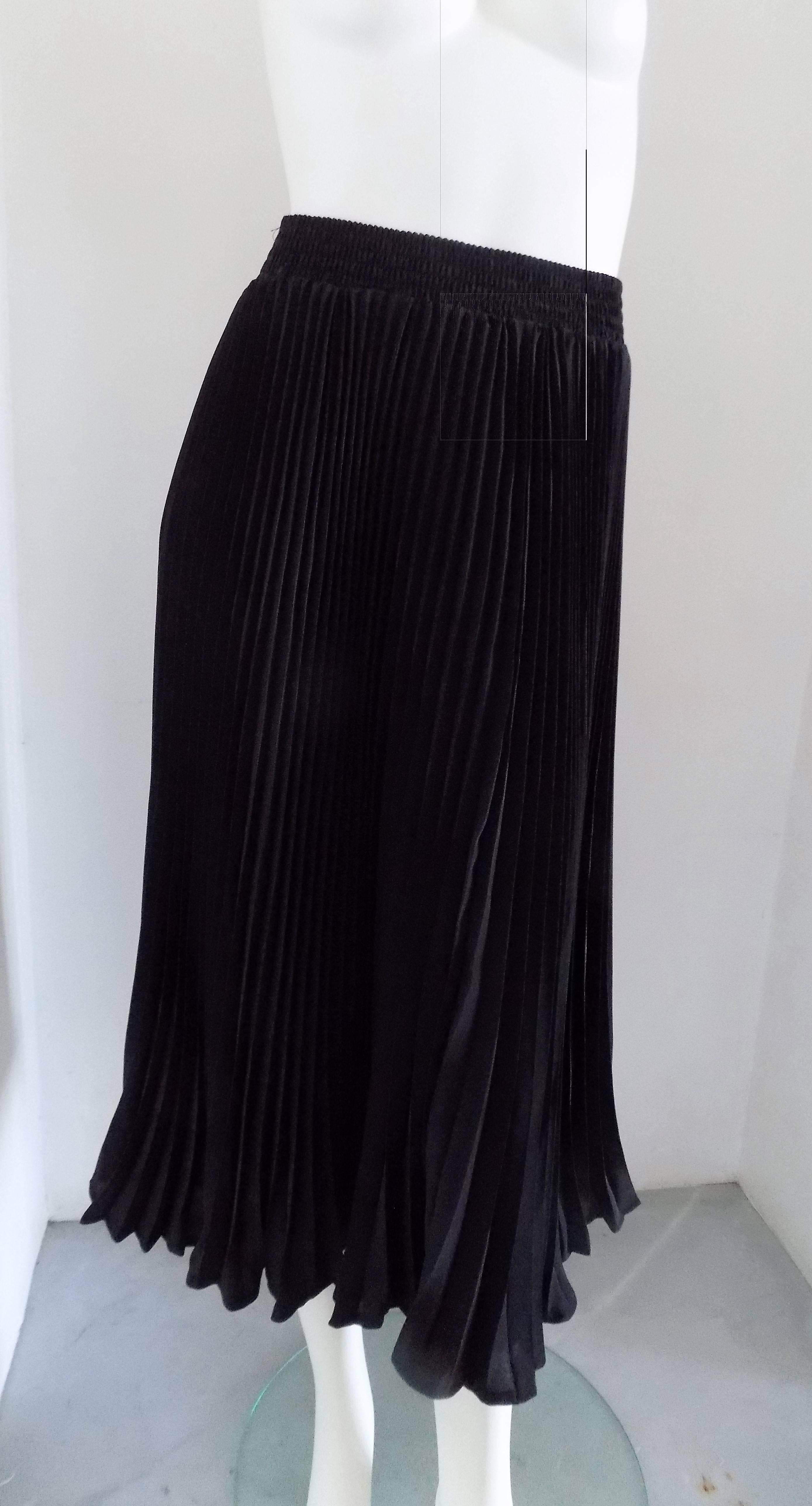 Long black Skirt totally made in italy
Composition: Polyester
Elastic Waist from 62 cm to 84 cm