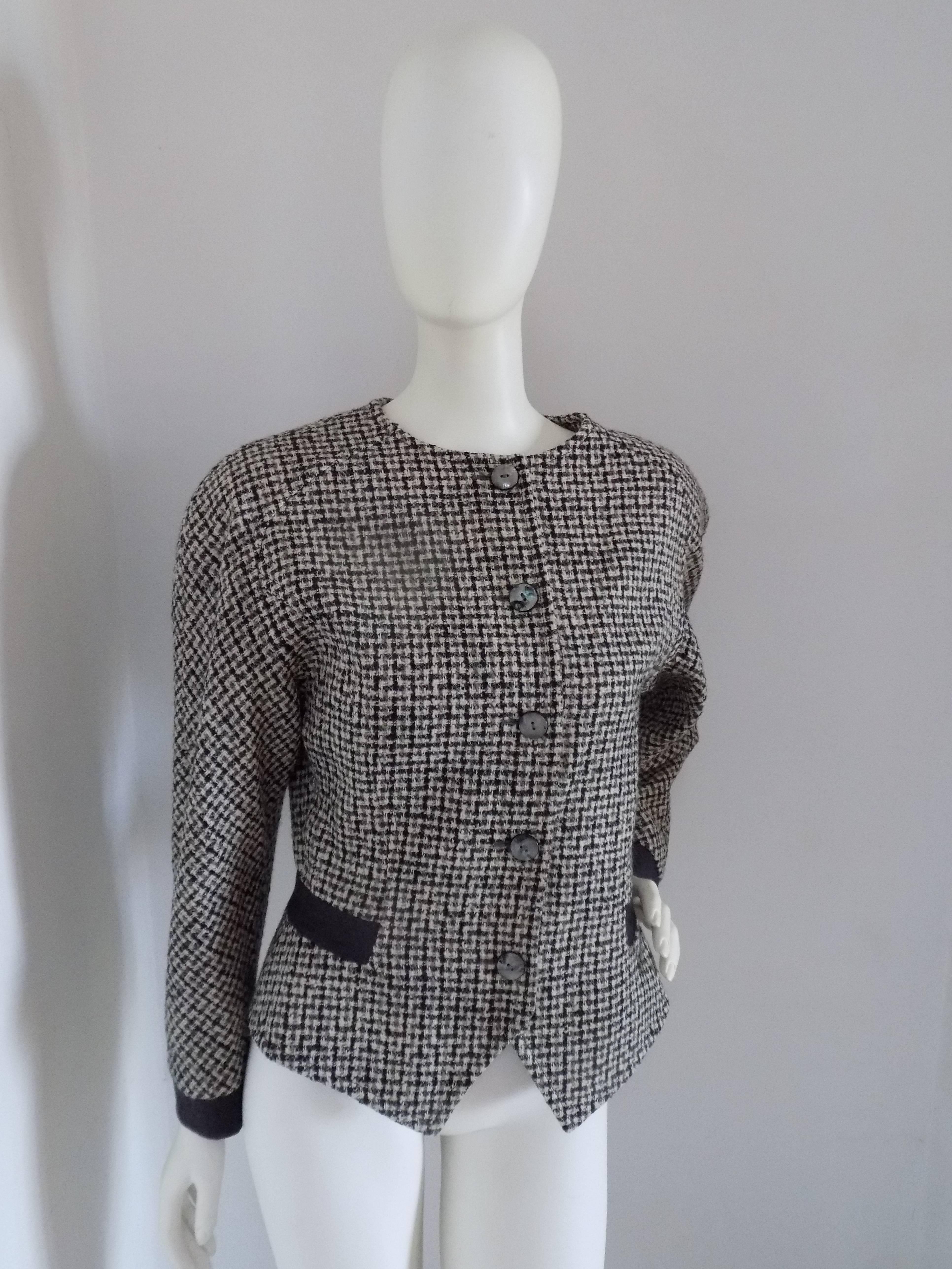 Regina Schrecker Grey Jacket
Totally made in italy in italian size range 44
composition: 100% Wool